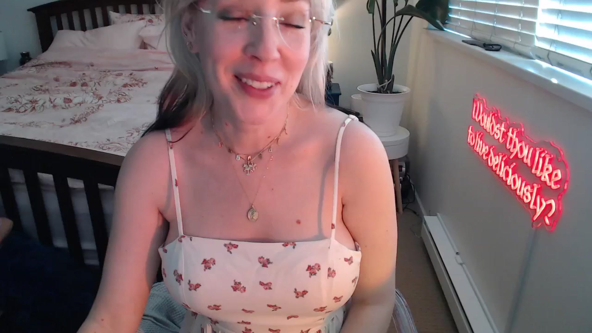 Gallery image thumbnail from NahlaHoney's myfreecams stream on, 07/01/2025, 02:32 image 18 of 20