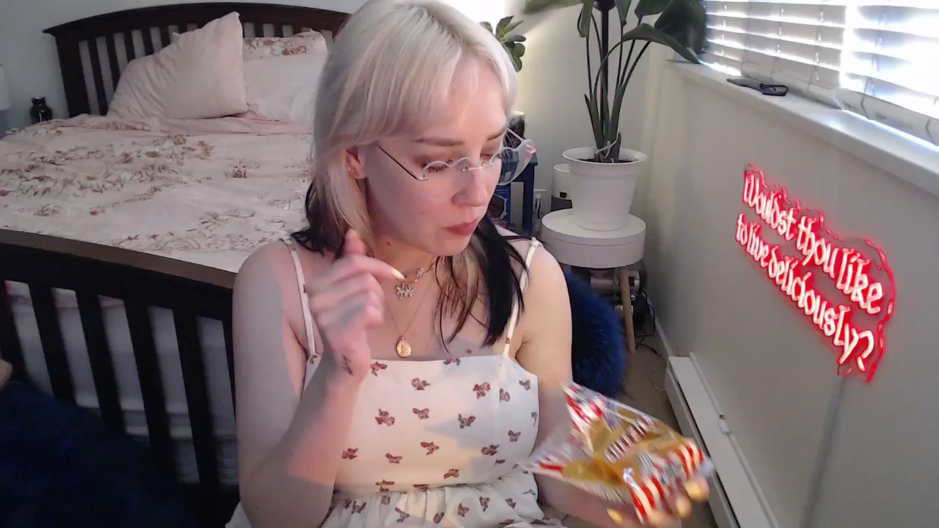 Gallery image thumbnail from NahlaHoney's myfreecams stream on, 07/01/2025, 03:47 image 19 of 20