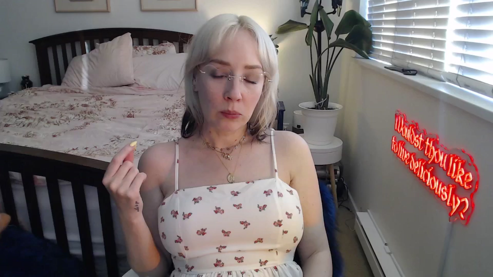 Gallery image thumbnail from NahlaHoney's myfreecams stream on, 07/01/2025, 03:47 image 9 of 20