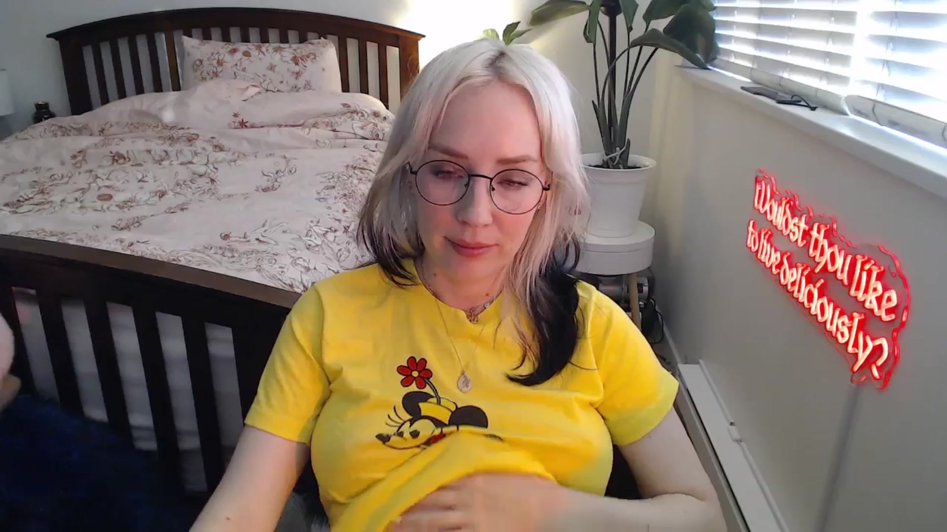 Gallery image thumbnail from NahlaHoney's myfreecams stream on, 07/07/2025, 03:25 image 19 of 20