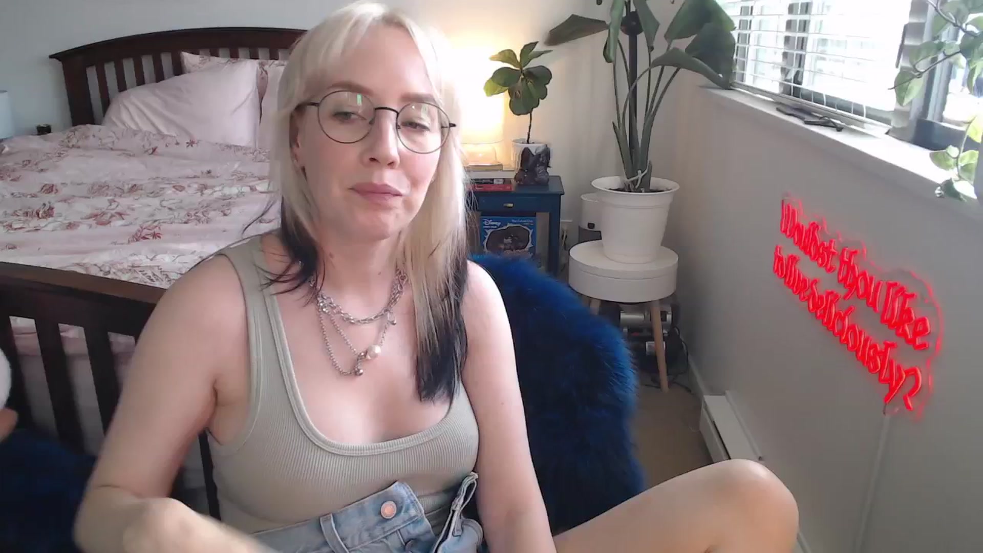 Gallery image thumbnail from NahlaHoney's myfreecams stream on, 07/08/2025, 02:55 image 8 of 20