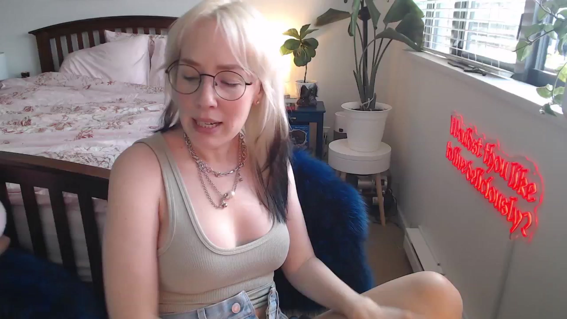Gallery image thumbnail from NahlaHoney's myfreecams stream on, 07/08/2025, 02:55 image 6 of 20