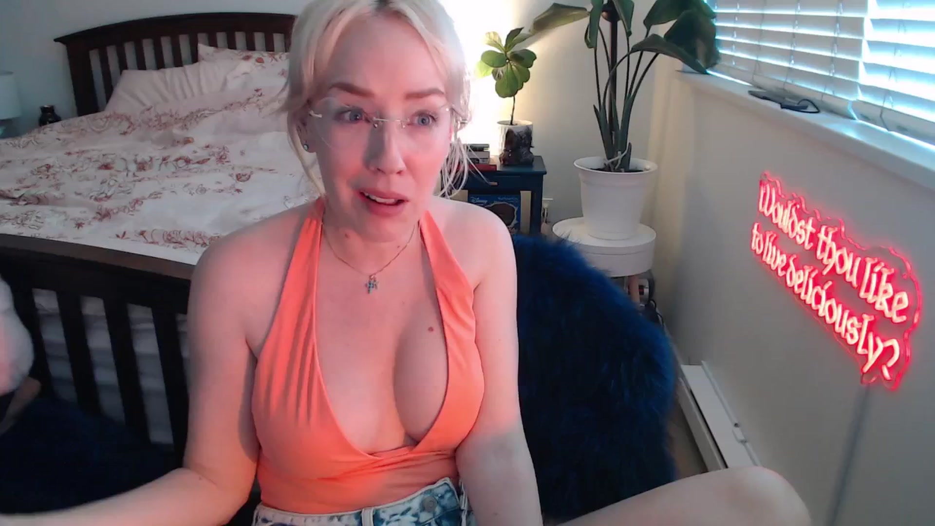 Gallery image thumbnail from NahlaHoney's myfreecams stream on, 07/24/2025, 02:26 image 12 of 20
