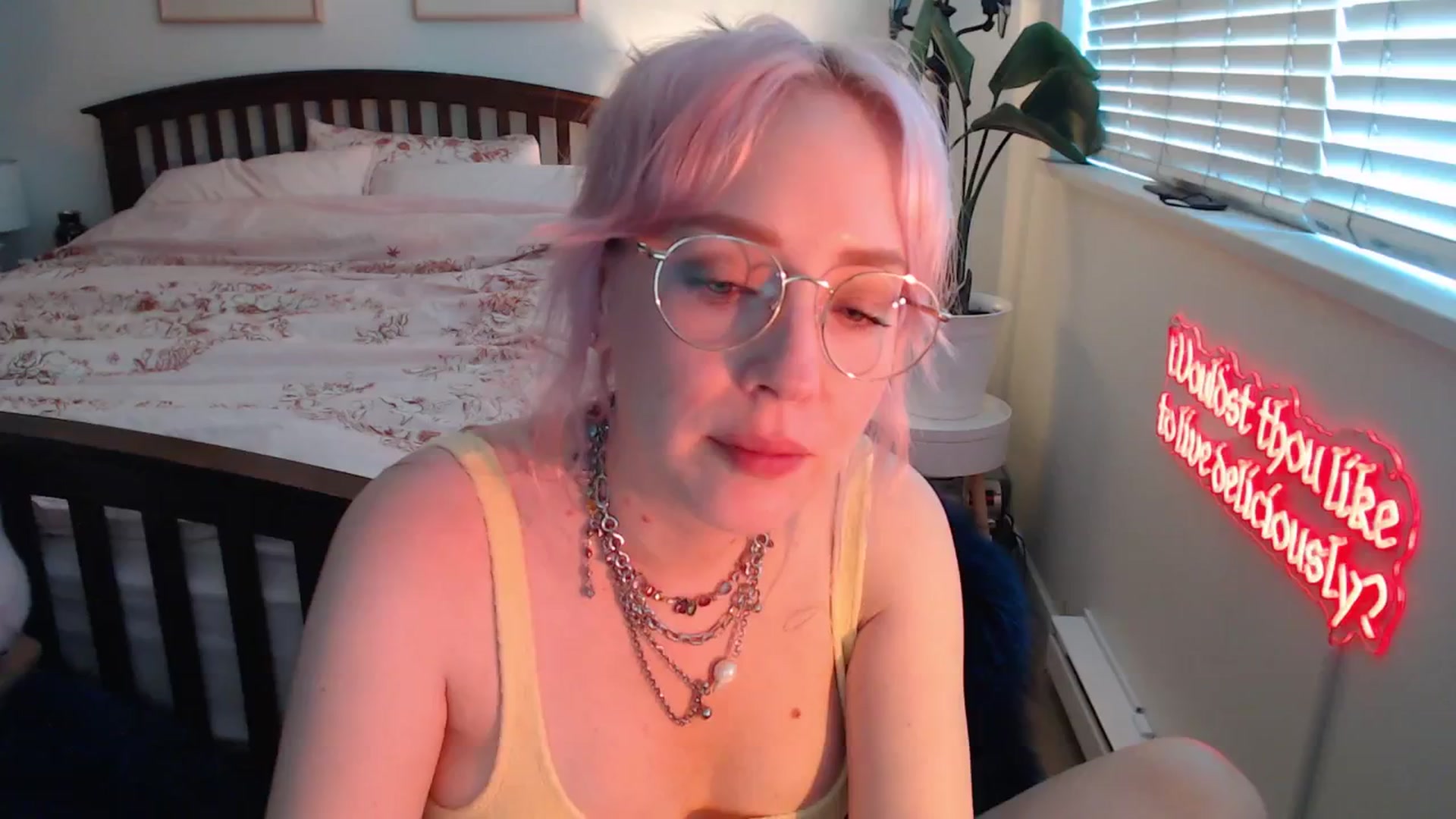 Gallery image thumbnail from NahlaHoney's myfreecams stream on, 07/25/2025, 03:51 image 2 of 20