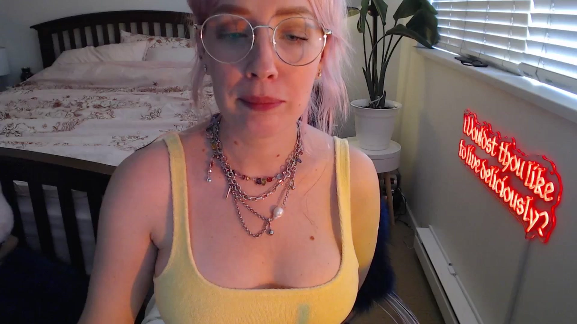 Gallery image thumbnail from NahlaHoney's myfreecams stream on, 07/25/2025, 03:51 image 9 of 20