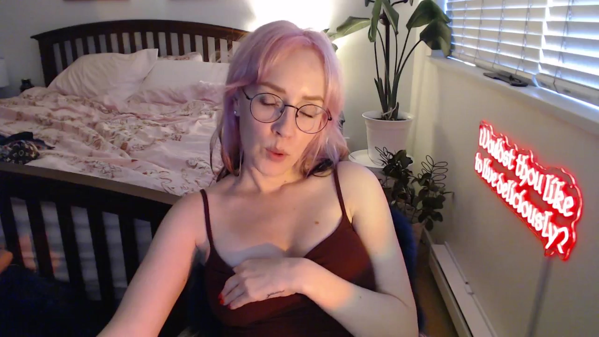 Gallery image thumbnail from NahlaHoney's myfreecams stream on, 08/08/2025, 04:10 image 15 of 20