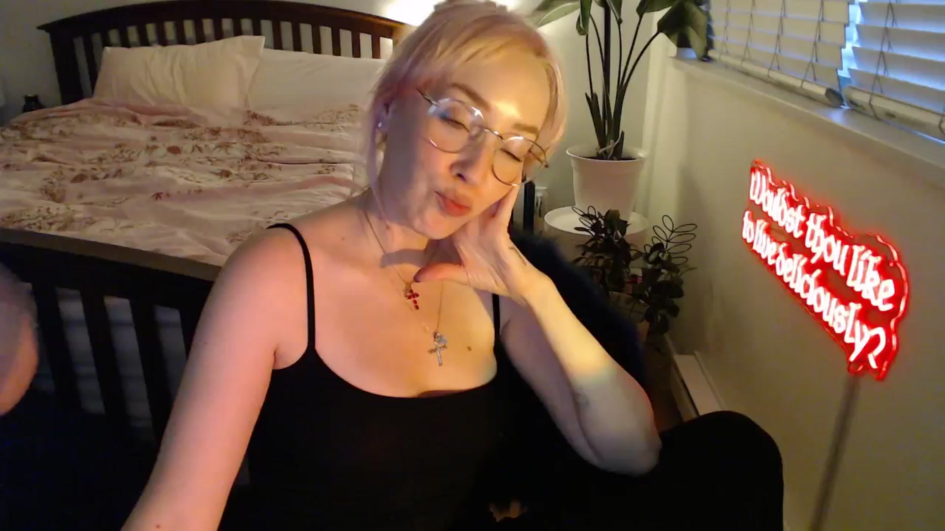 Gallery image thumbnail from NahlaHoney's myfreecams stream on, 08/15/2025, 03:40 image 16 of 20