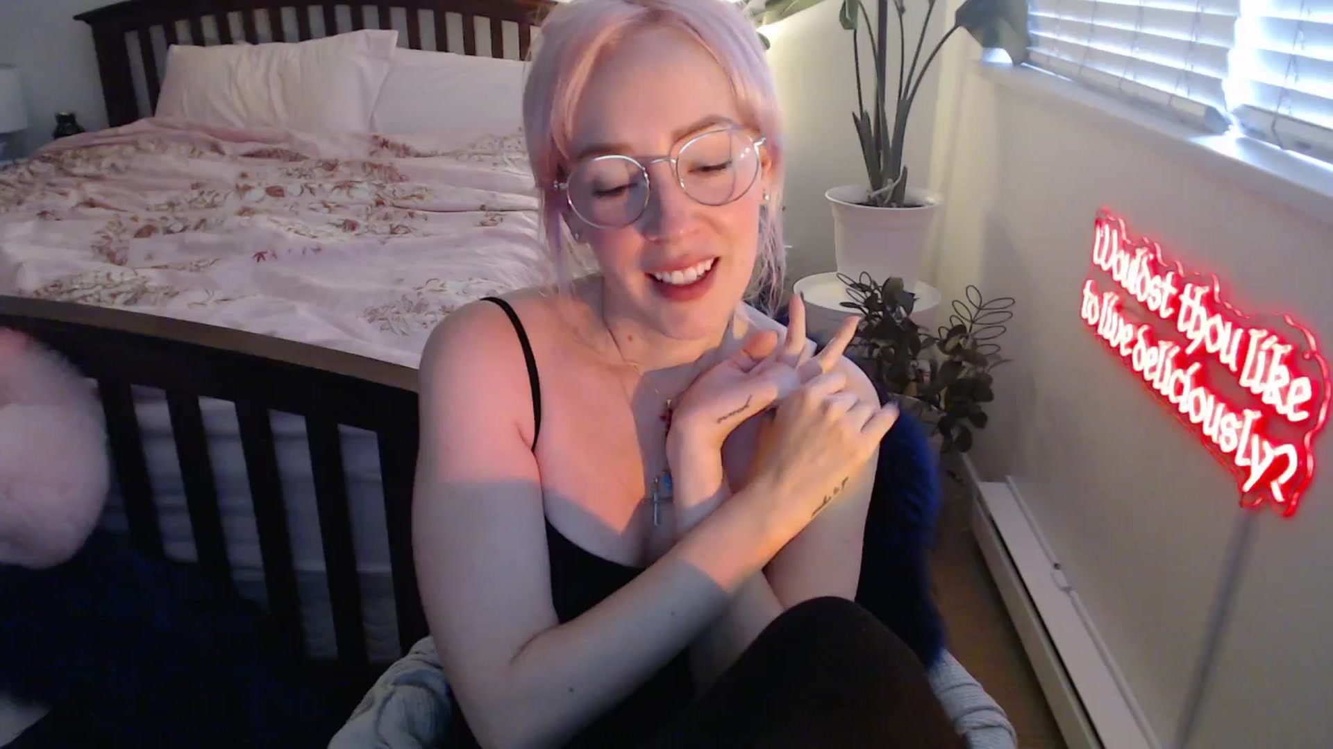 Gallery image thumbnail from NahlaHoney's myfreecams stream on, 08/15/2025, 03:40 image 1 of 20