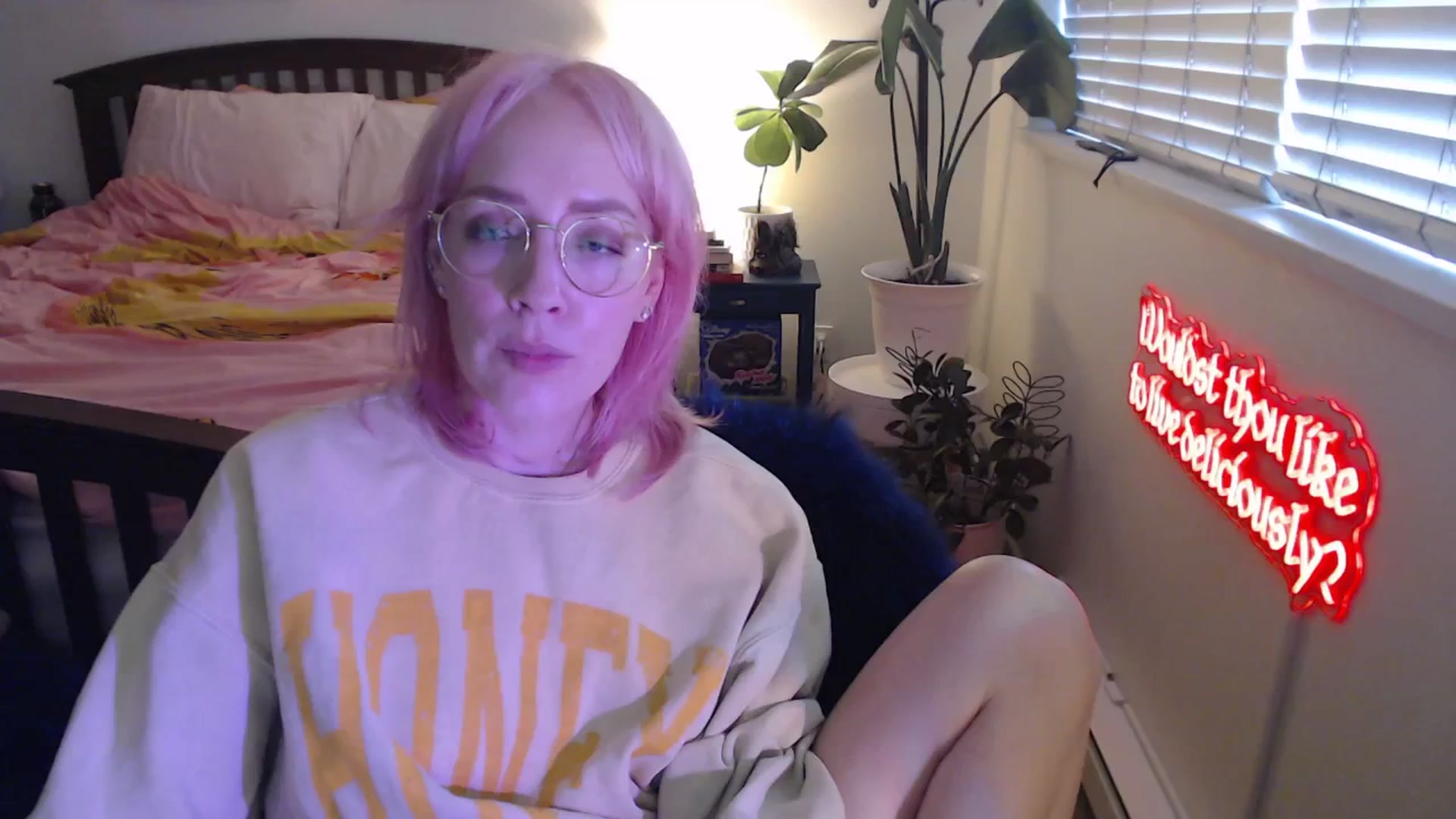 Gallery image thumbnail from NahlaHoney's myfreecams stream on, 09/17/2025, 02:27 image 2 of 20