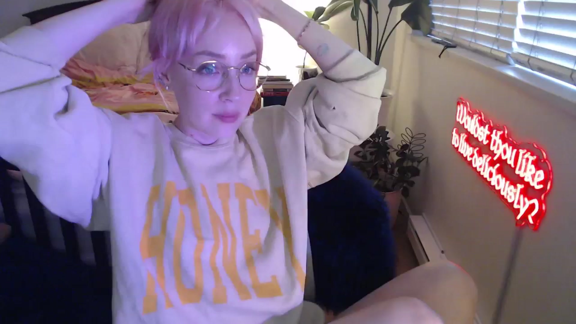 Gallery image thumbnail from NahlaHoney's myfreecams stream on, 09/17/2025, 02:27 image 7 of 20