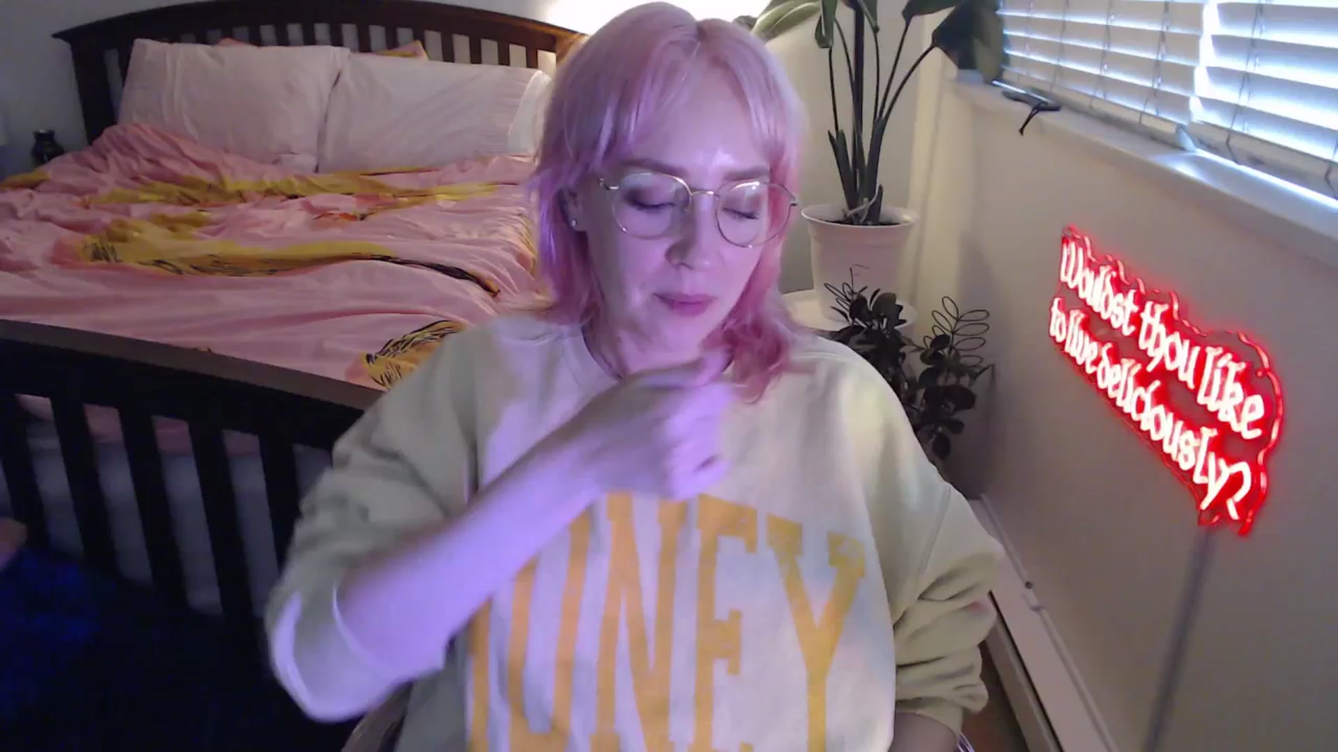 Gallery image thumbnail from NahlaHoney's myfreecams stream on, 09/17/2025, 02:27 image 5 of 20