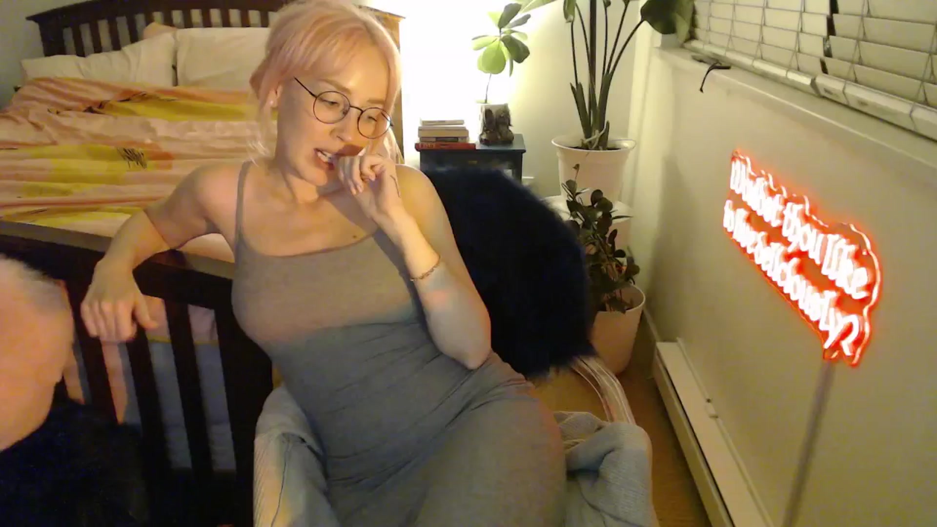Gallery image thumbnail from NahlaHoney's myfreecams stream on, 09/30/2025, 03:04 image 12 of 20