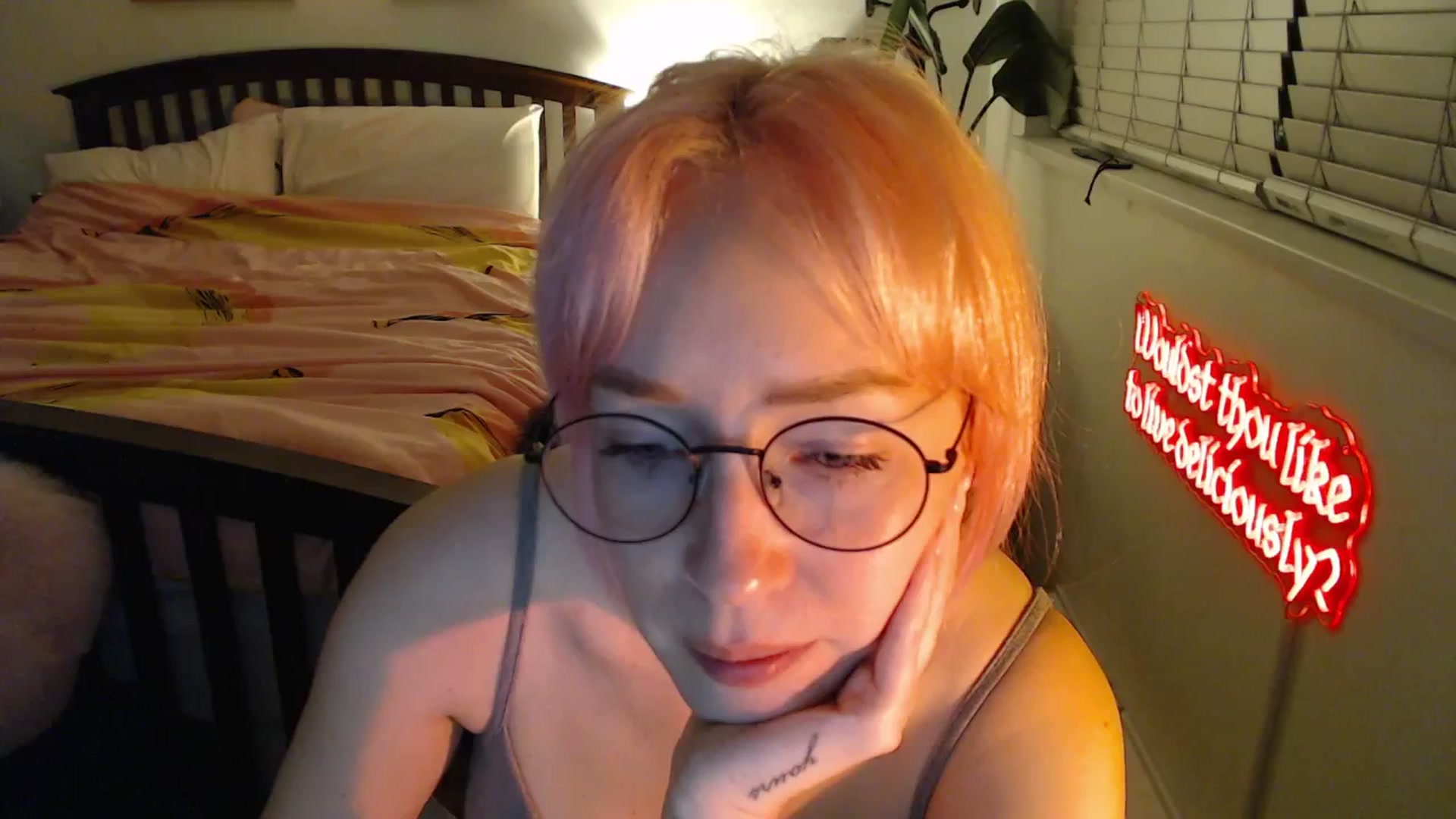Gallery image thumbnail from NahlaHoney's myfreecams stream on, 09/30/2025, 03:04 image 17 of 20