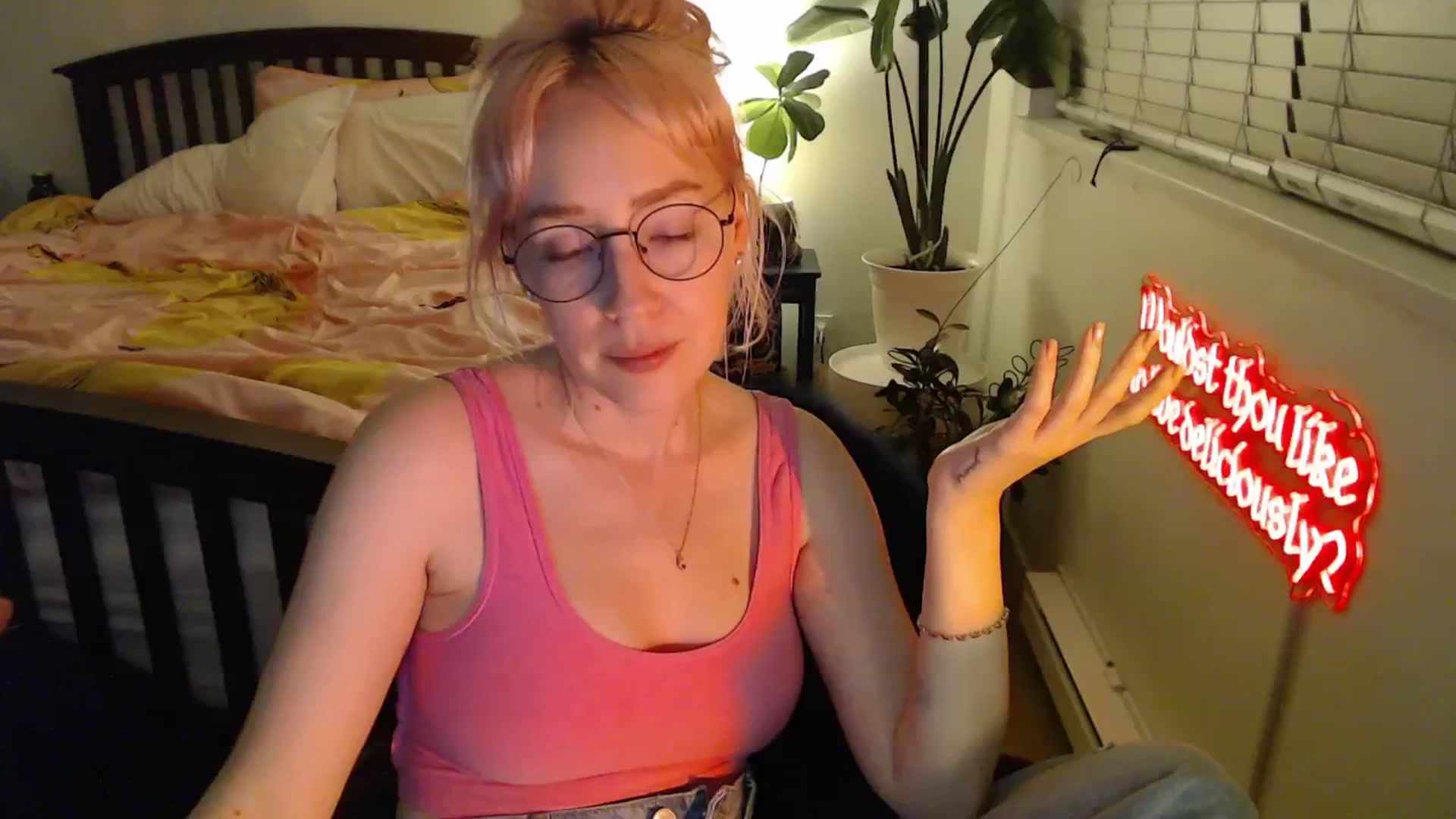 Gallery image thumbnail from NahlaHoney's myfreecams stream on, 10/21/2025, 03:58 image 6 of 20