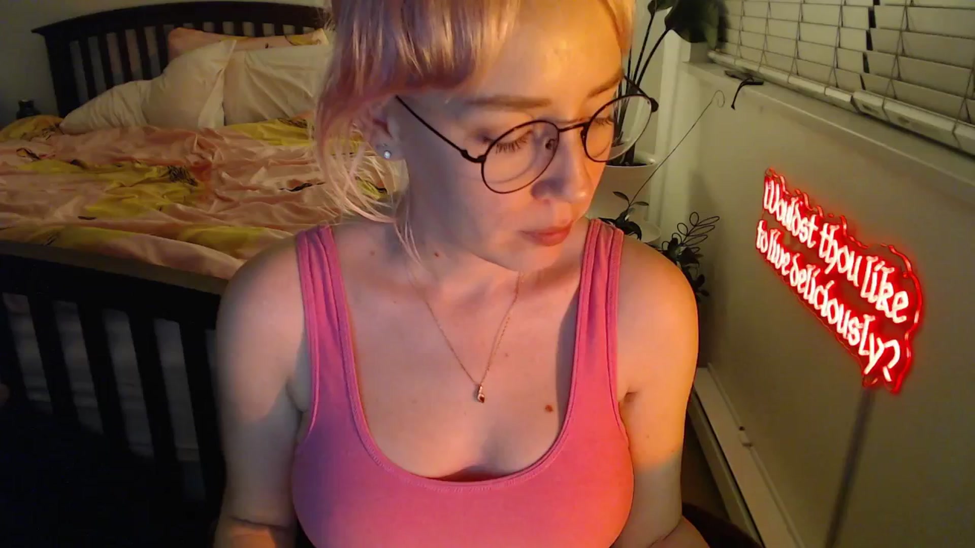 Gallery image thumbnail from NahlaHoney's myfreecams stream on, 10/21/2025, 03:58 image 9 of 20