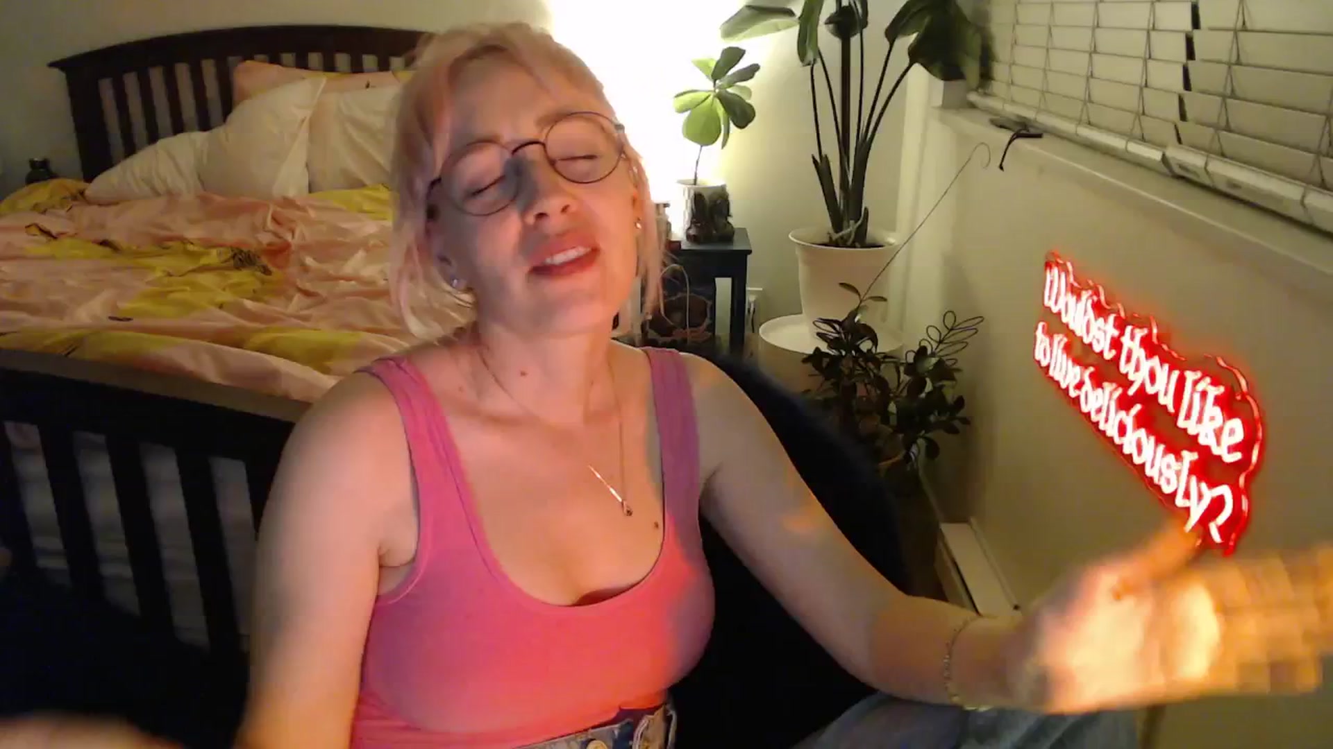 Gallery image thumbnail from NahlaHoney's myfreecams stream on, 10/21/2025, 03:58 image 4 of 20