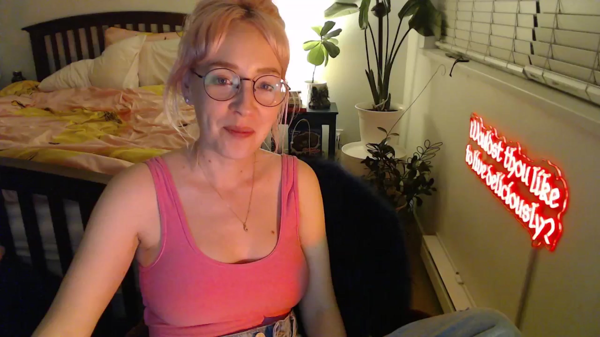 Gallery image thumbnail from NahlaHoney's myfreecams stream on, 10/21/2025, 03:58 image 5 of 20