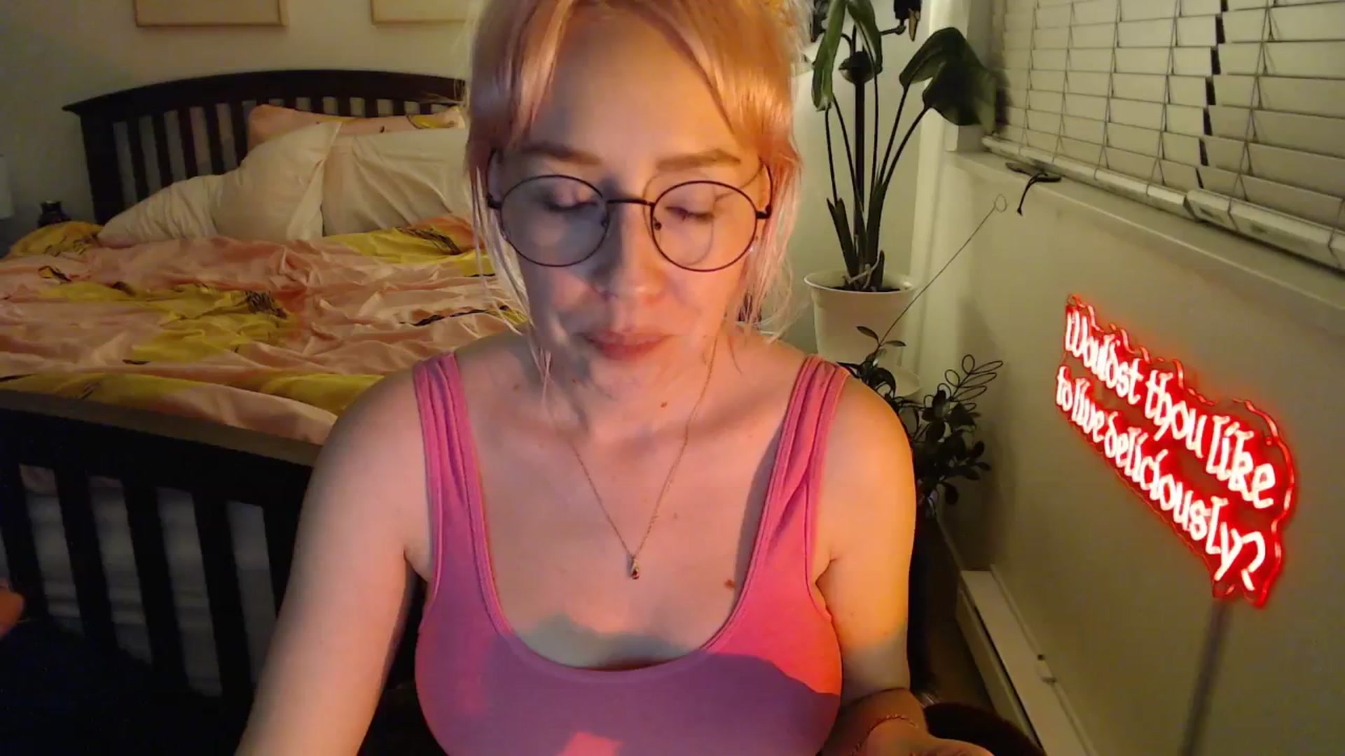 Gallery image thumbnail from NahlaHoney's myfreecams stream on, 10/21/2025, 03:58 image 18 of 20