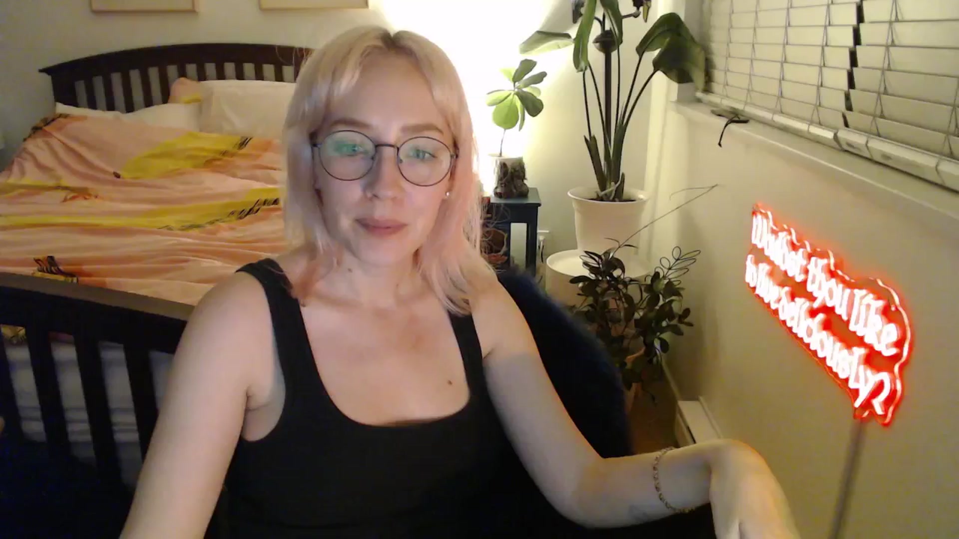 Gallery image thumbnail from NahlaHoney's myfreecams stream on, 10/28/2025, 02:55 image 1 of 20