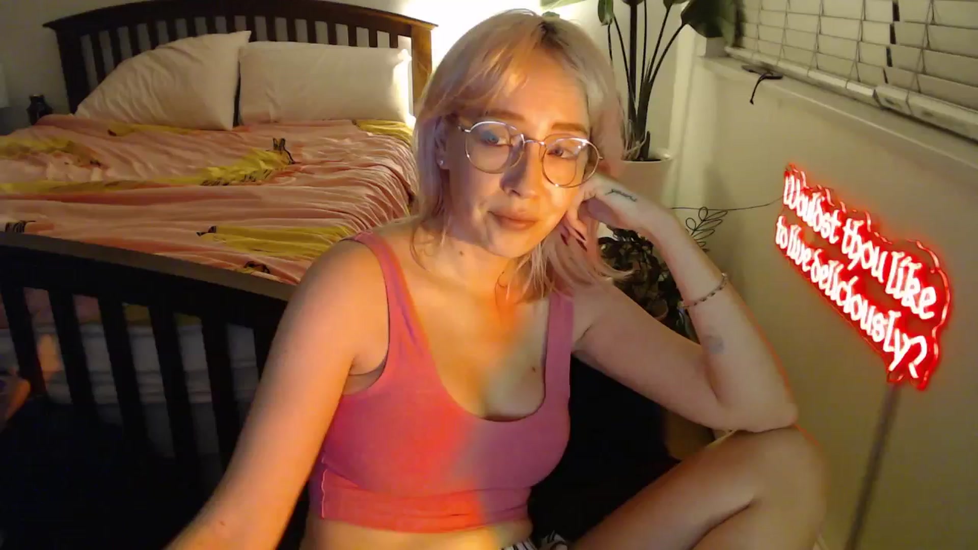 Gallery image thumbnail from NahlaHoney's myfreecams stream on, 10/29/2025, 03:40 image 3 of 20