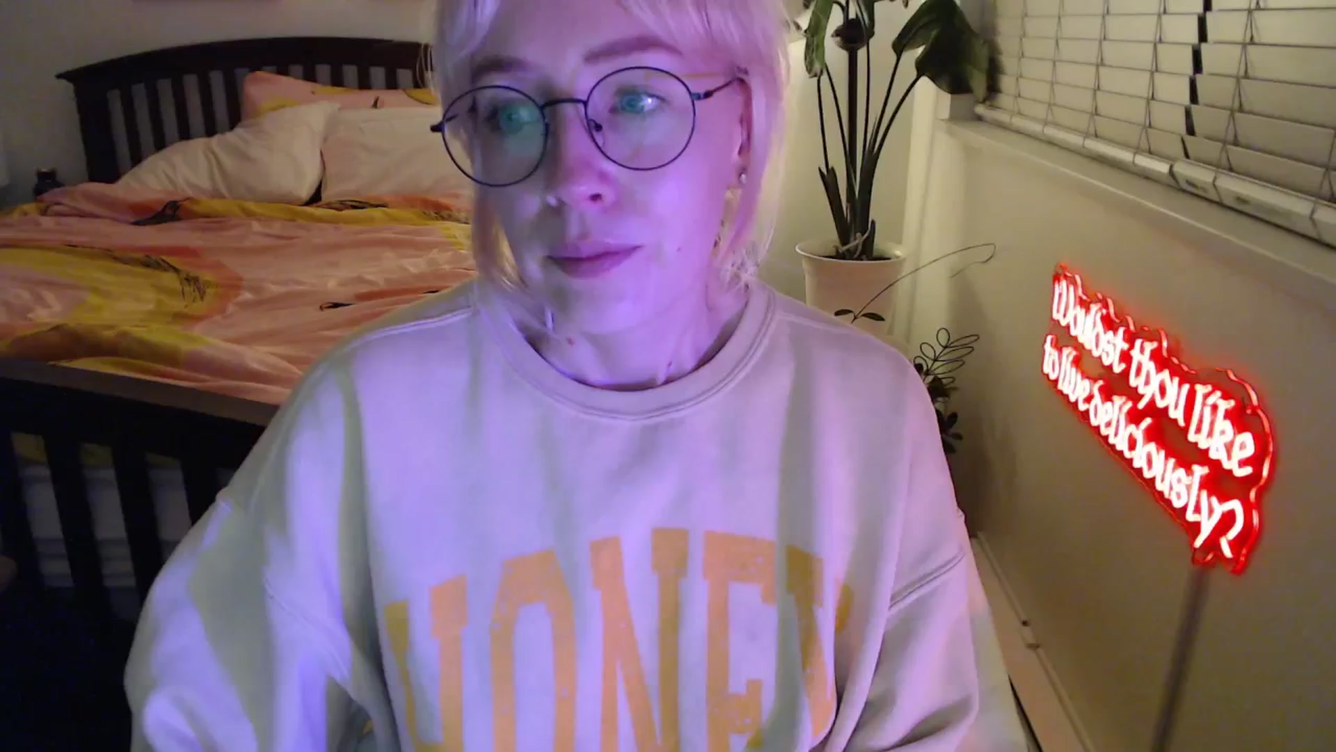 Gallery image thumbnail from NahlaHoney's myfreecams stream on, 10/31/2025, 04:49 image 5 of 20