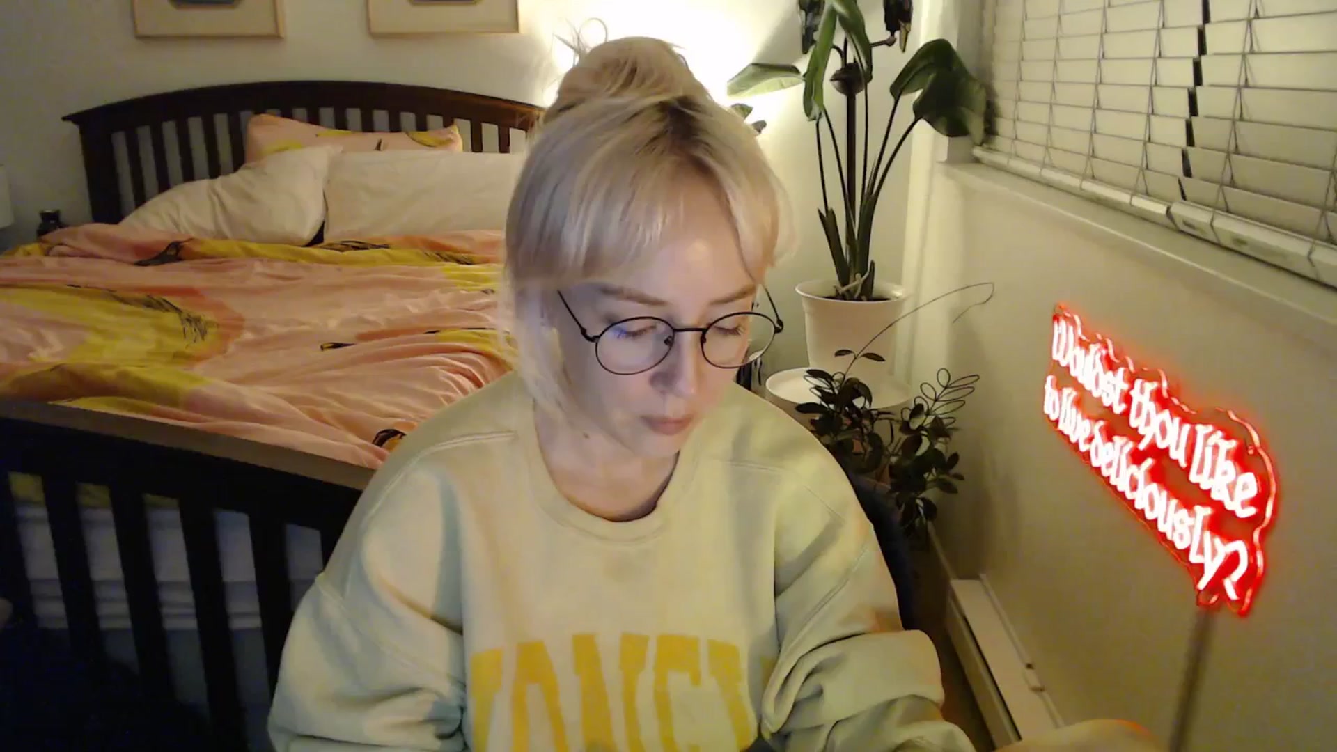 Gallery image thumbnail from NahlaHoney's myfreecams stream on, 10/31/2025, 04:49 image 1 of 20