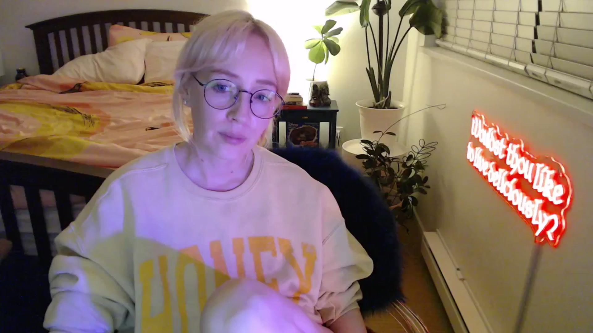 Gallery image thumbnail from NahlaHoney's myfreecams stream on, 10/31/2025, 04:49 image 19 of 20