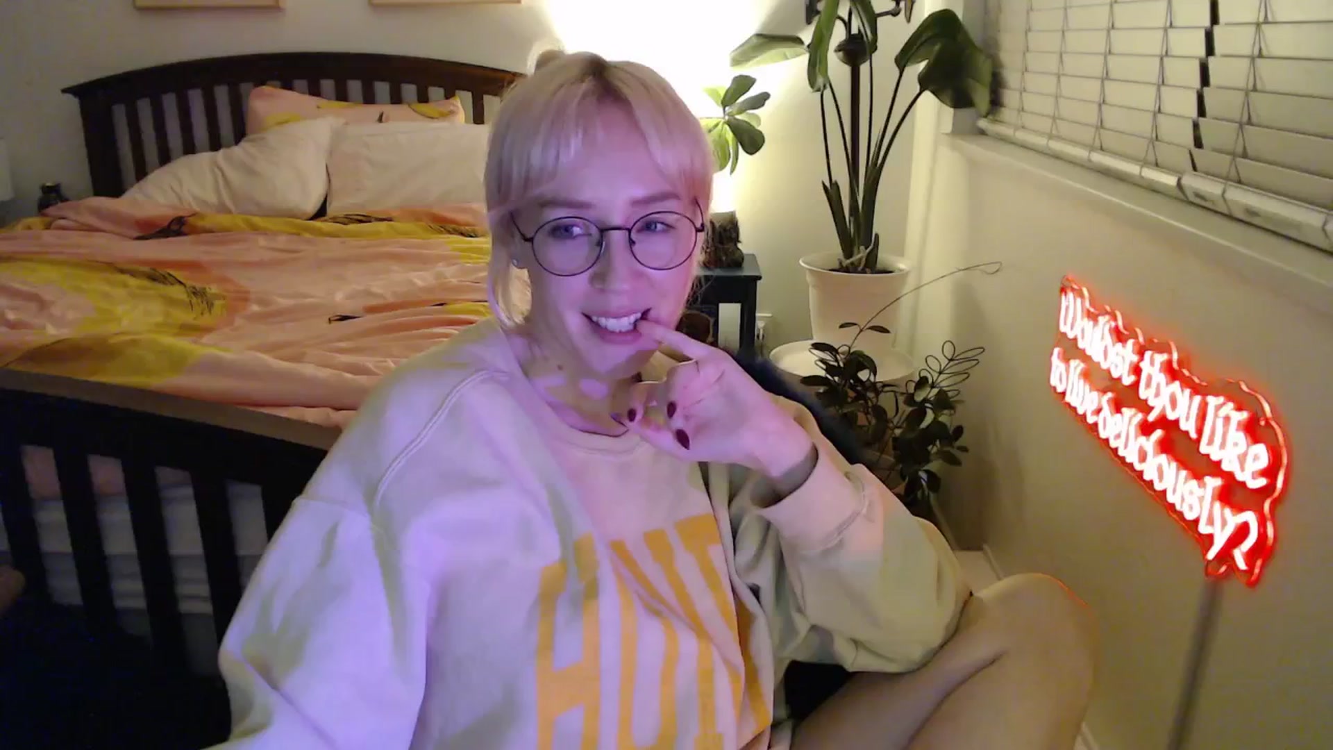 Gallery image thumbnail from NahlaHoney's myfreecams stream on, 10/31/2025, 04:49 image 17 of 20