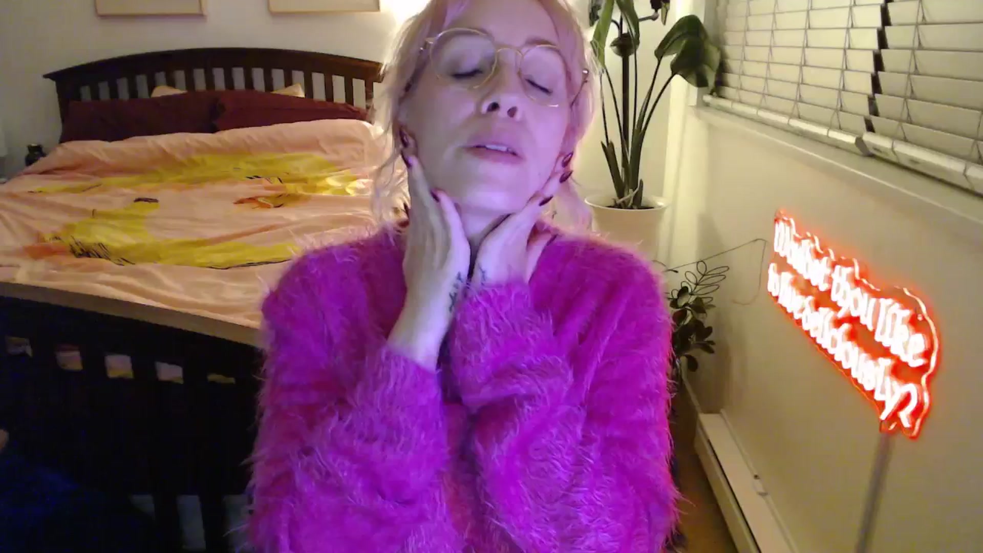 Gallery image thumbnail from NahlaHoney's myfreecams stream on, 11/12/2025, 06:17 image 18 of 20