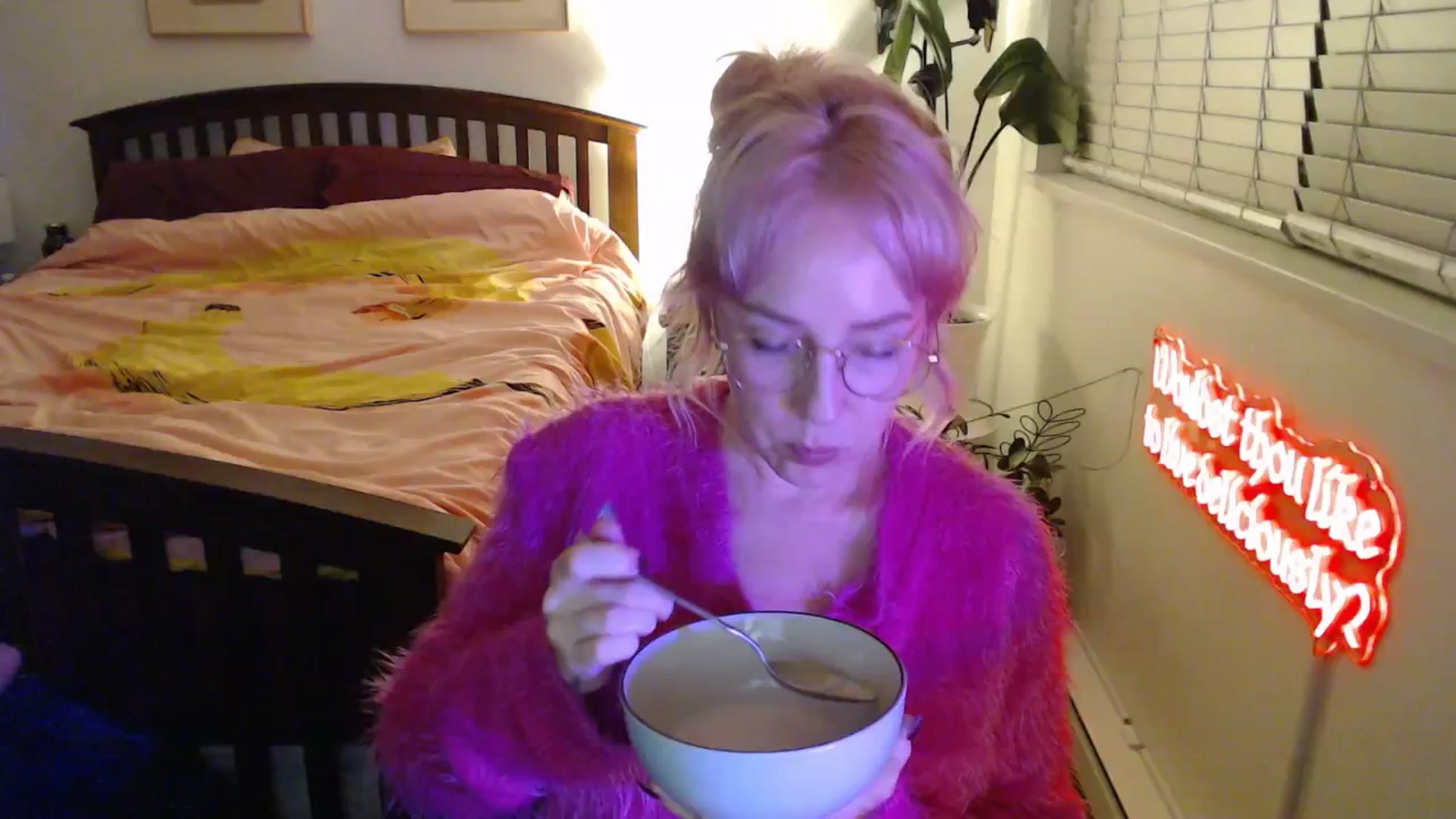 Gallery image thumbnail from NahlaHoney's myfreecams stream on, 11/12/2025, 06:17 image 5 of 20