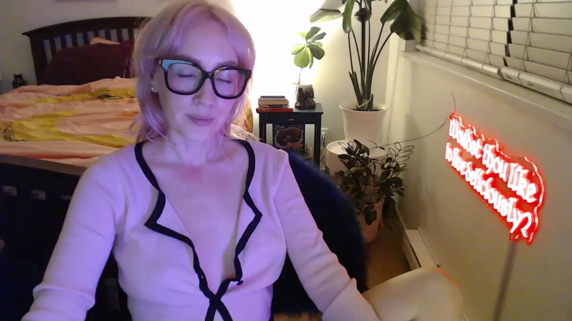 Gallery image thumbnail from NahlaHoney's myfreecams stream on, 11/14/2025, 06:09 image 10 of 20