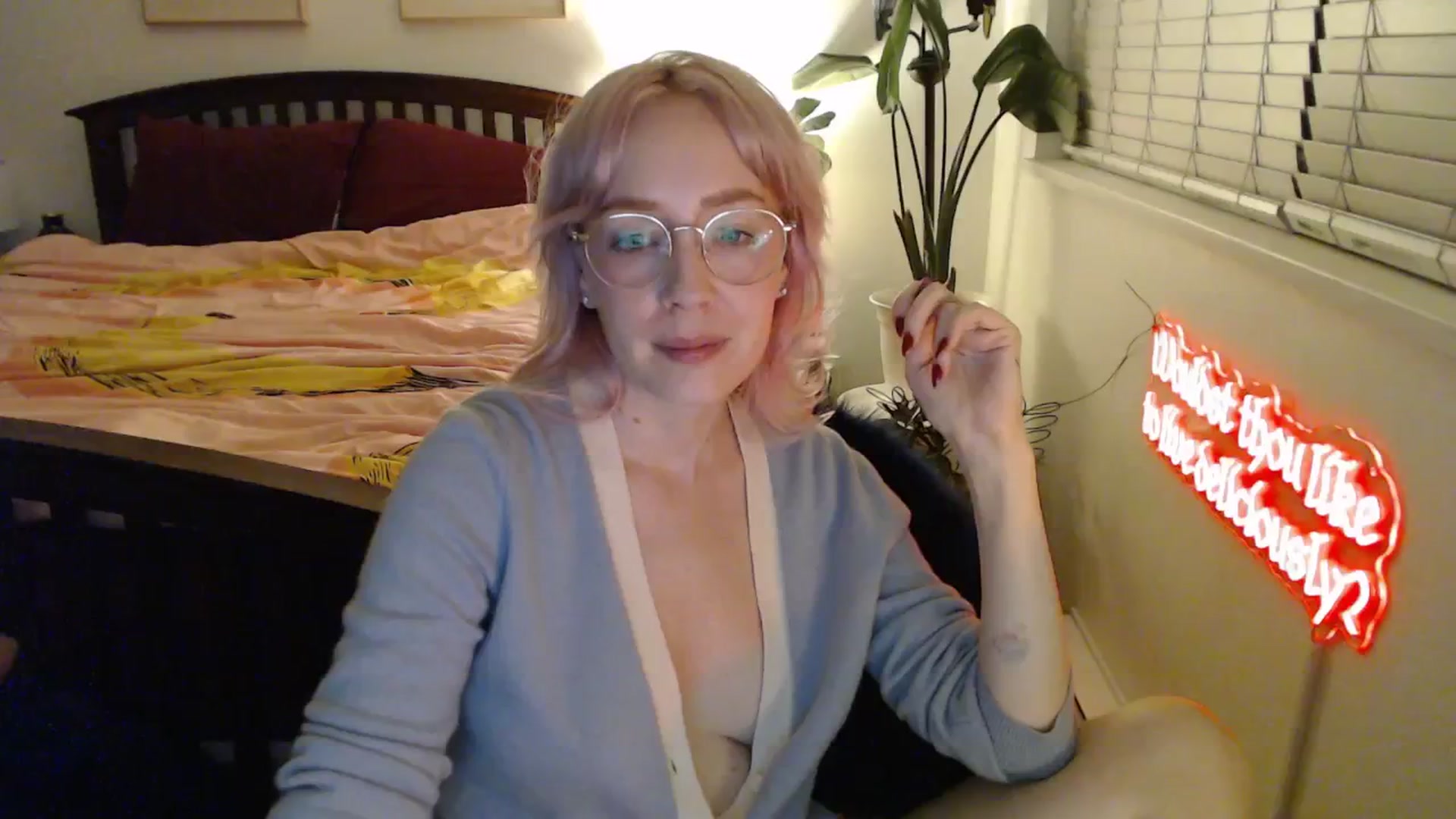 Gallery image thumbnail from NahlaHoney's myfreecams stream on, 11/19/2025, 04:39 image 10 of 20