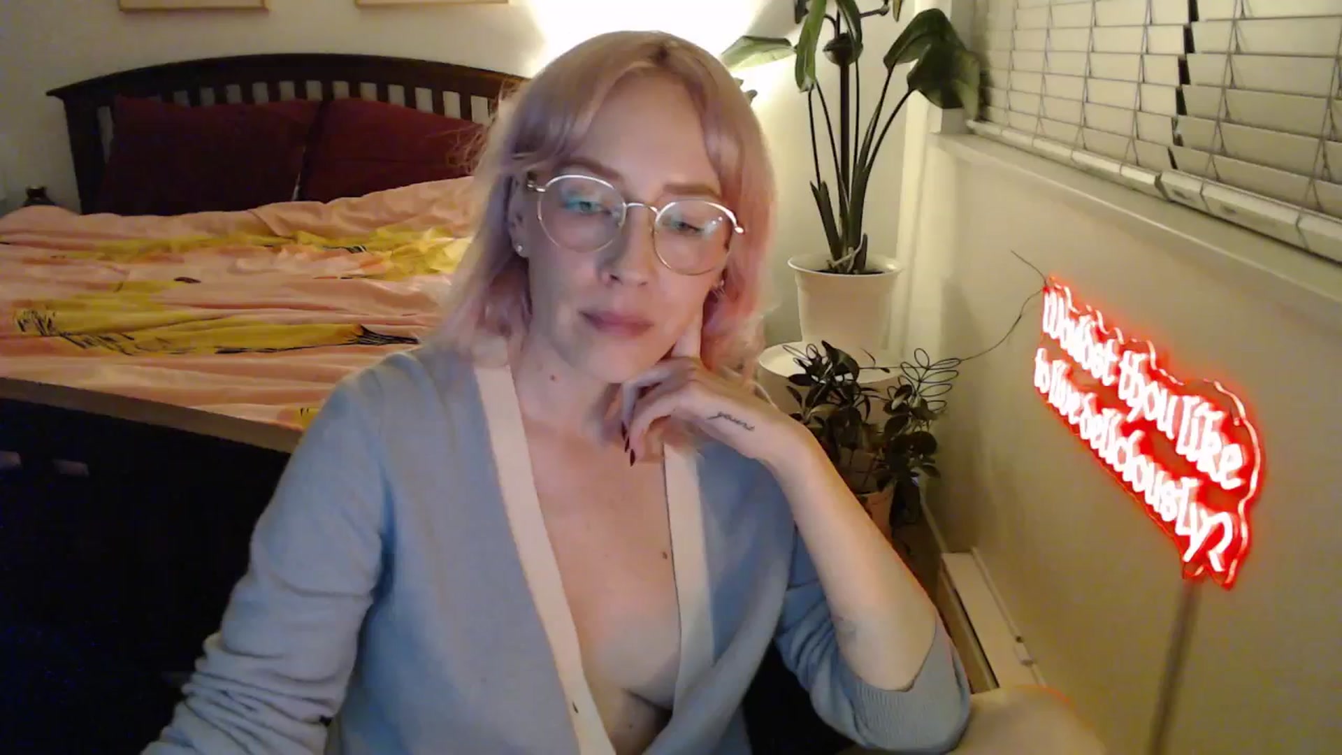 Gallery image thumbnail from NahlaHoney's myfreecams stream on, 11/19/2025, 04:39 image 1 of 20