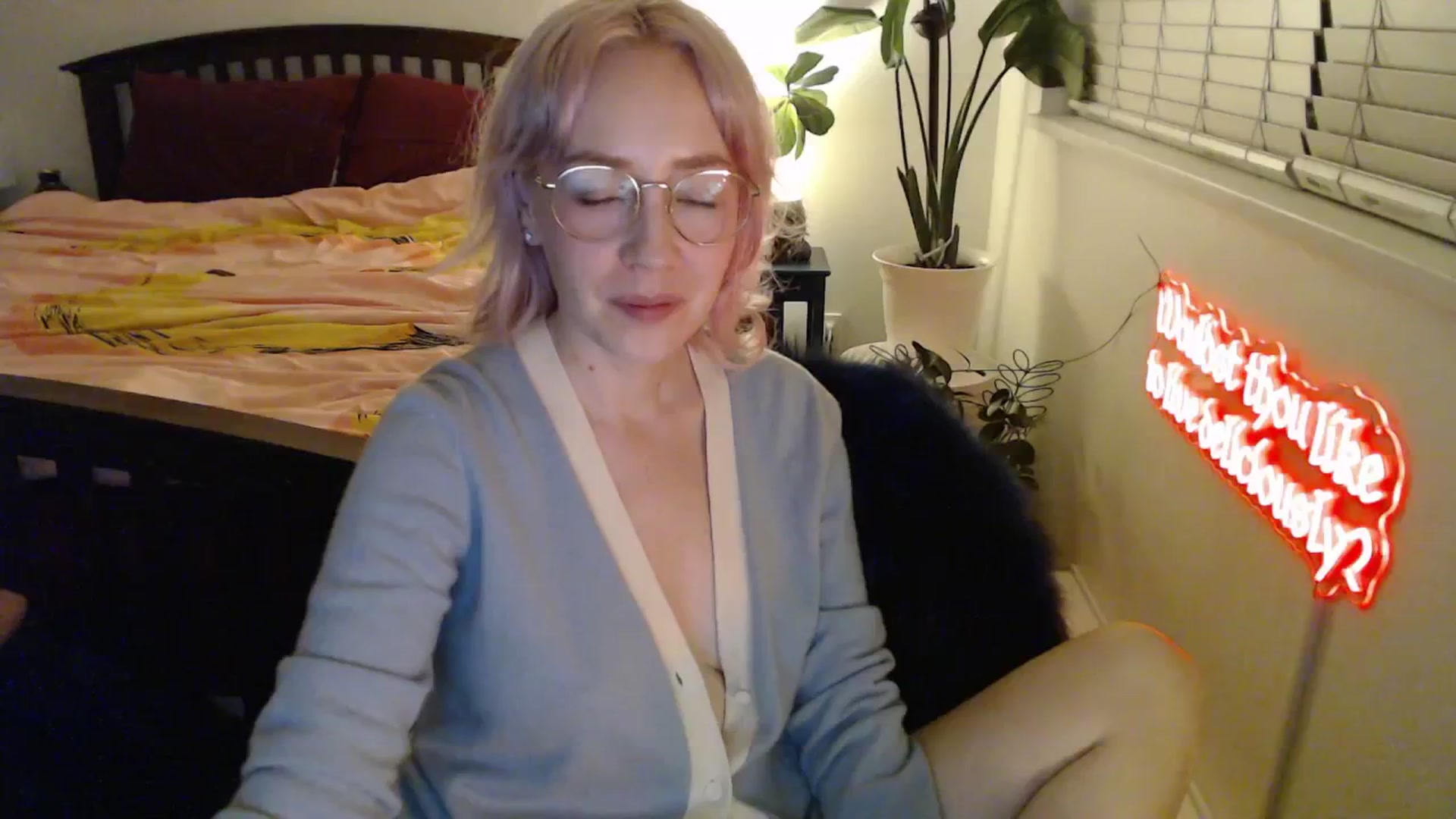 Gallery image thumbnail from NahlaHoney's myfreecams stream on, 11/19/2025, 04:39 image 15 of 20
