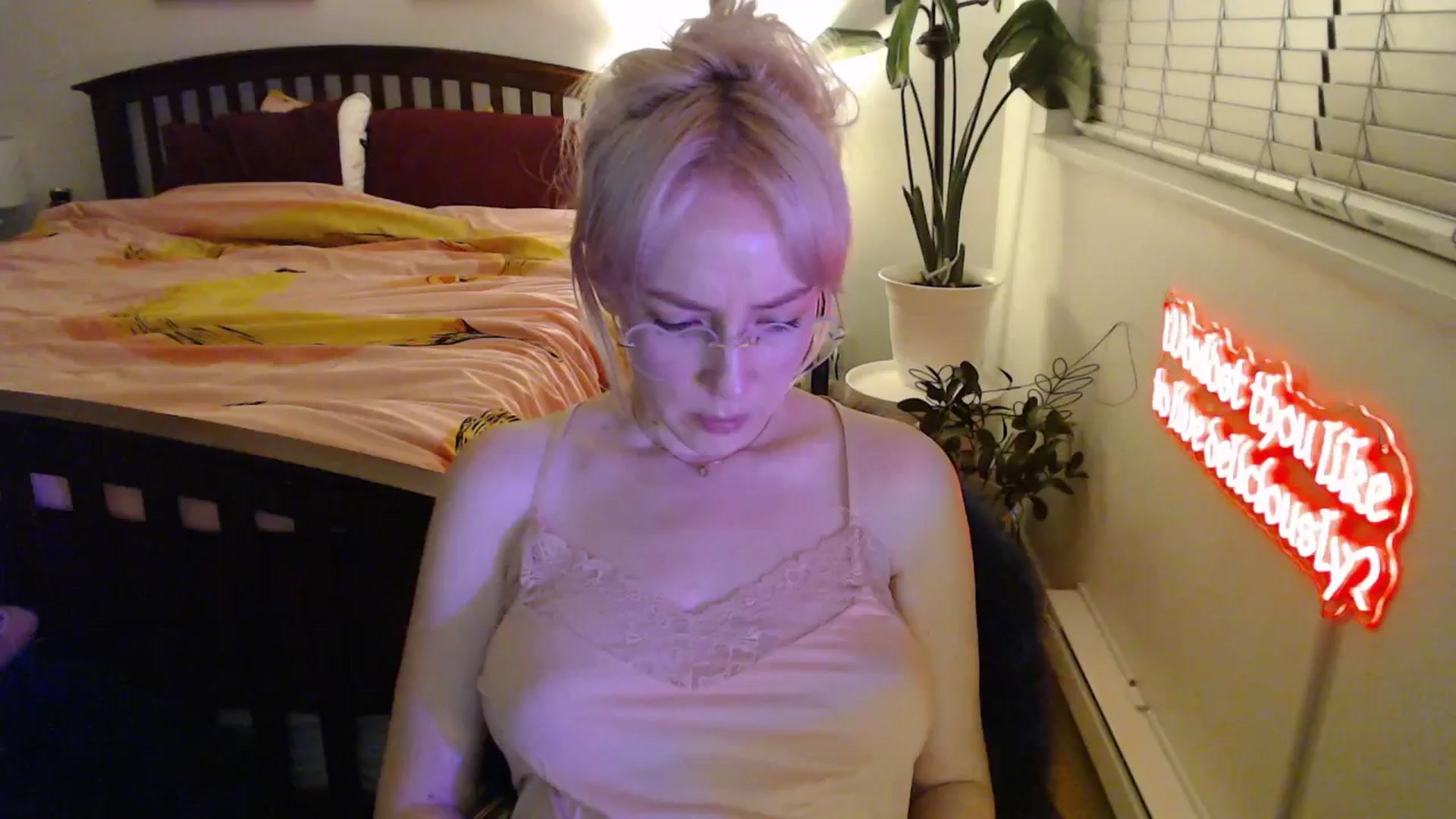 Gallery image thumbnail from NahlaHoney's myfreecams stream on, 11/24/2025, 04:54 image 4 of 20