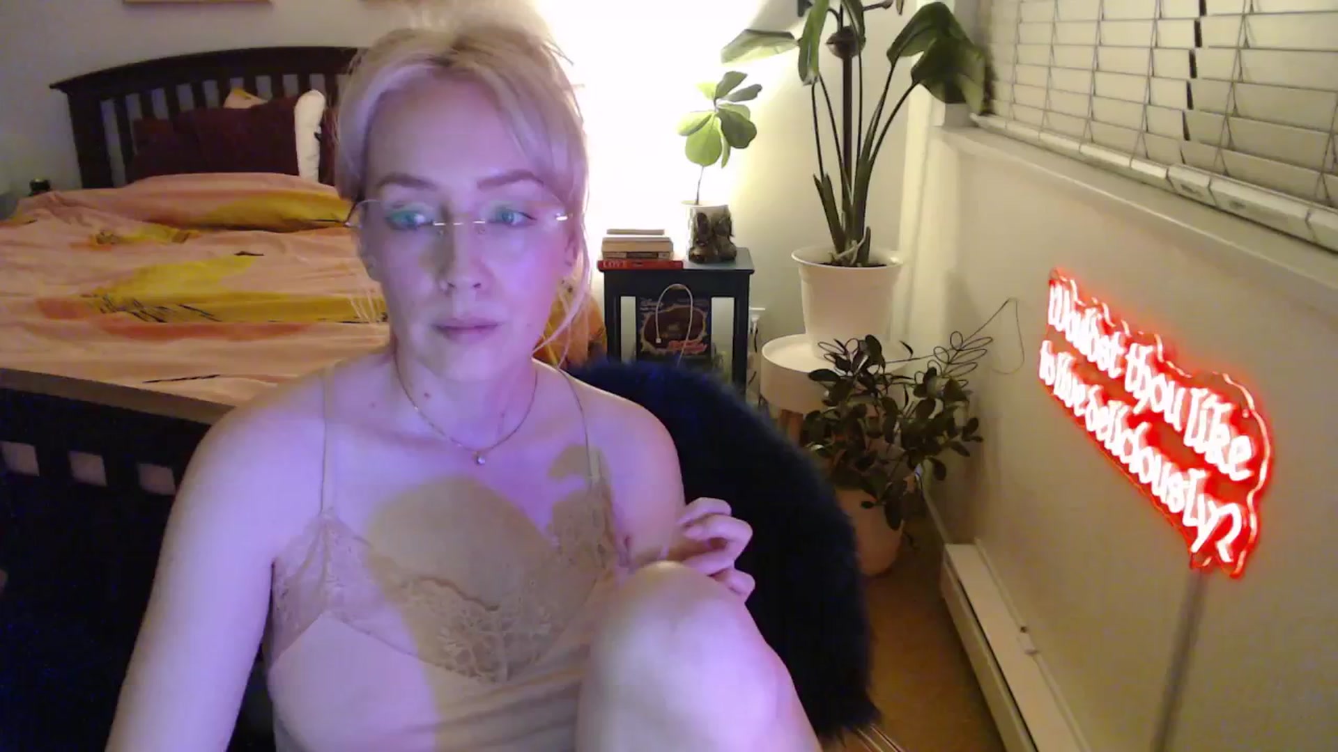 Gallery image thumbnail from NahlaHoney's myfreecams stream on, 11/24/2025, 04:54 image 18 of 20