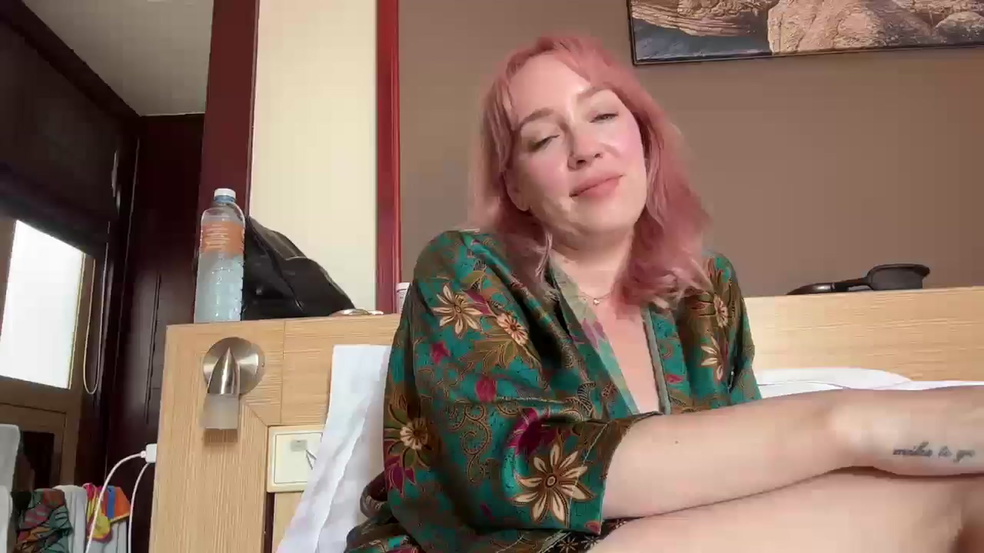 Gallery image thumbnail from NahlaHoney's myfreecams stream on, 12/15/2025, 04:02 image 1 of 20