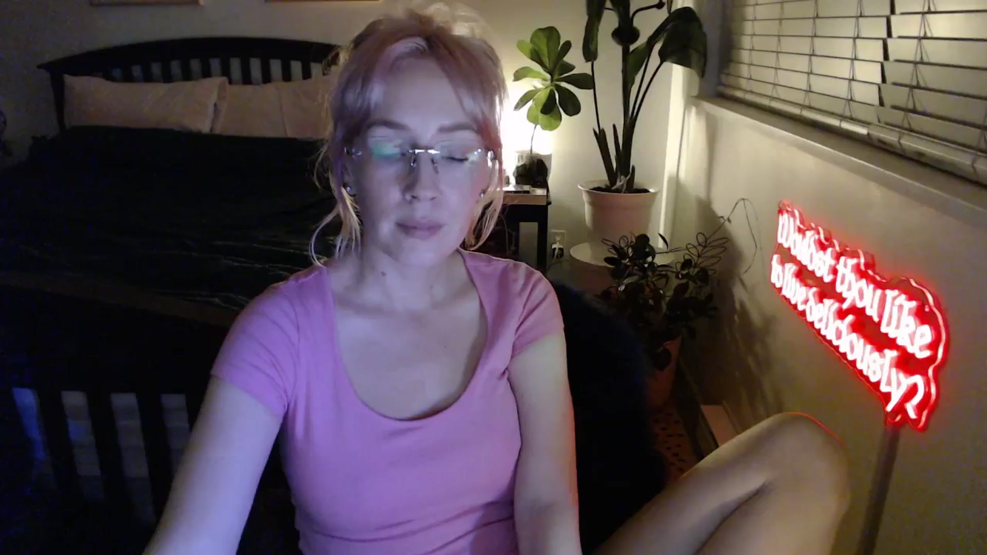 Gallery image thumbnail from NahlaHoney's myfreecams stream on, 02/19/2026, 05:35 image 13 of 20