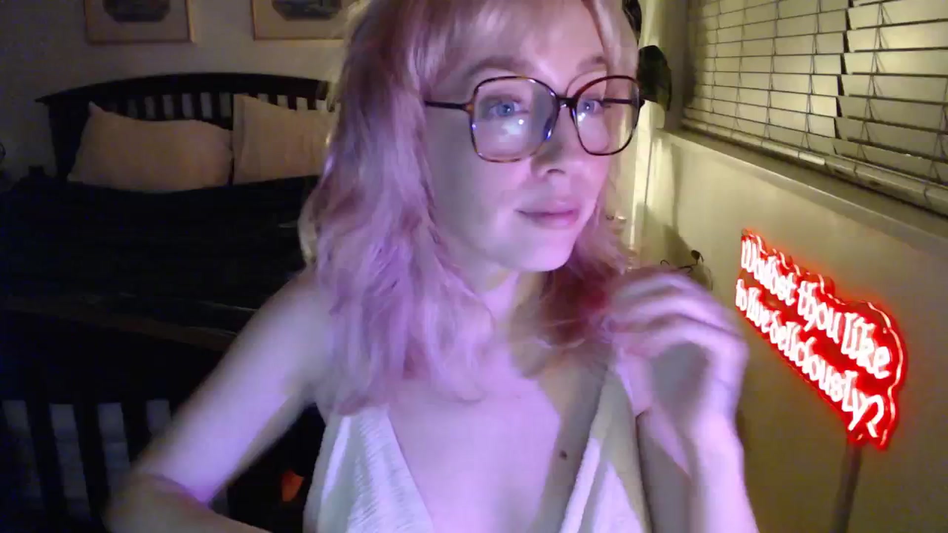 Gallery image thumbnail from NahlaHoney's myfreecams stream on, 02/20/2026, 05:30 image 17 of 20