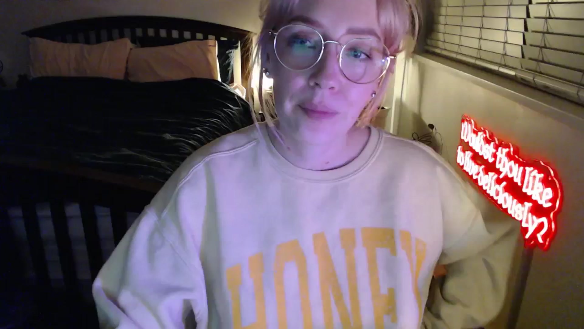 Gallery image thumbnail from NahlaHoney's myfreecams stream on, 02/21/2026, 04:31 image 8 of 20