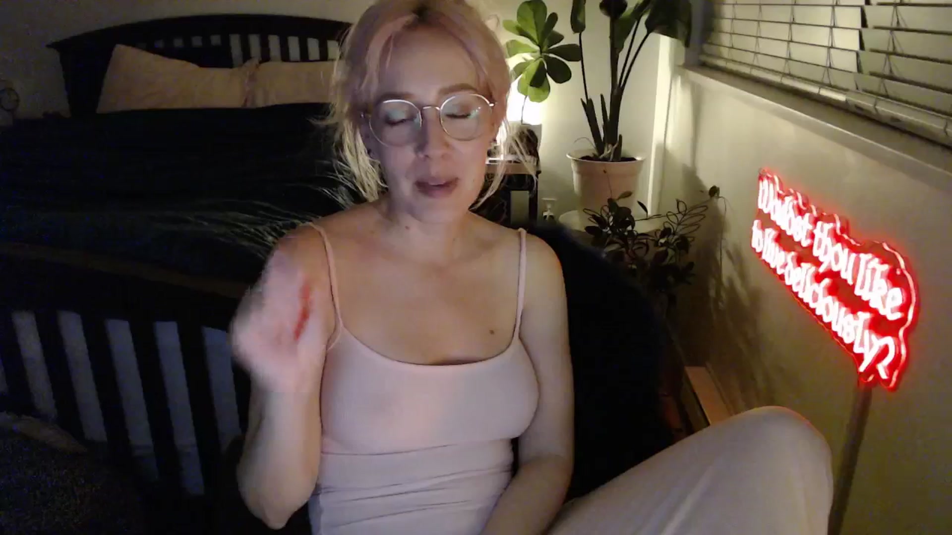 Gallery image thumbnail from NahlaHoney's myfreecams stream on, 03/09/2026, 04:09 image 15 of 20
