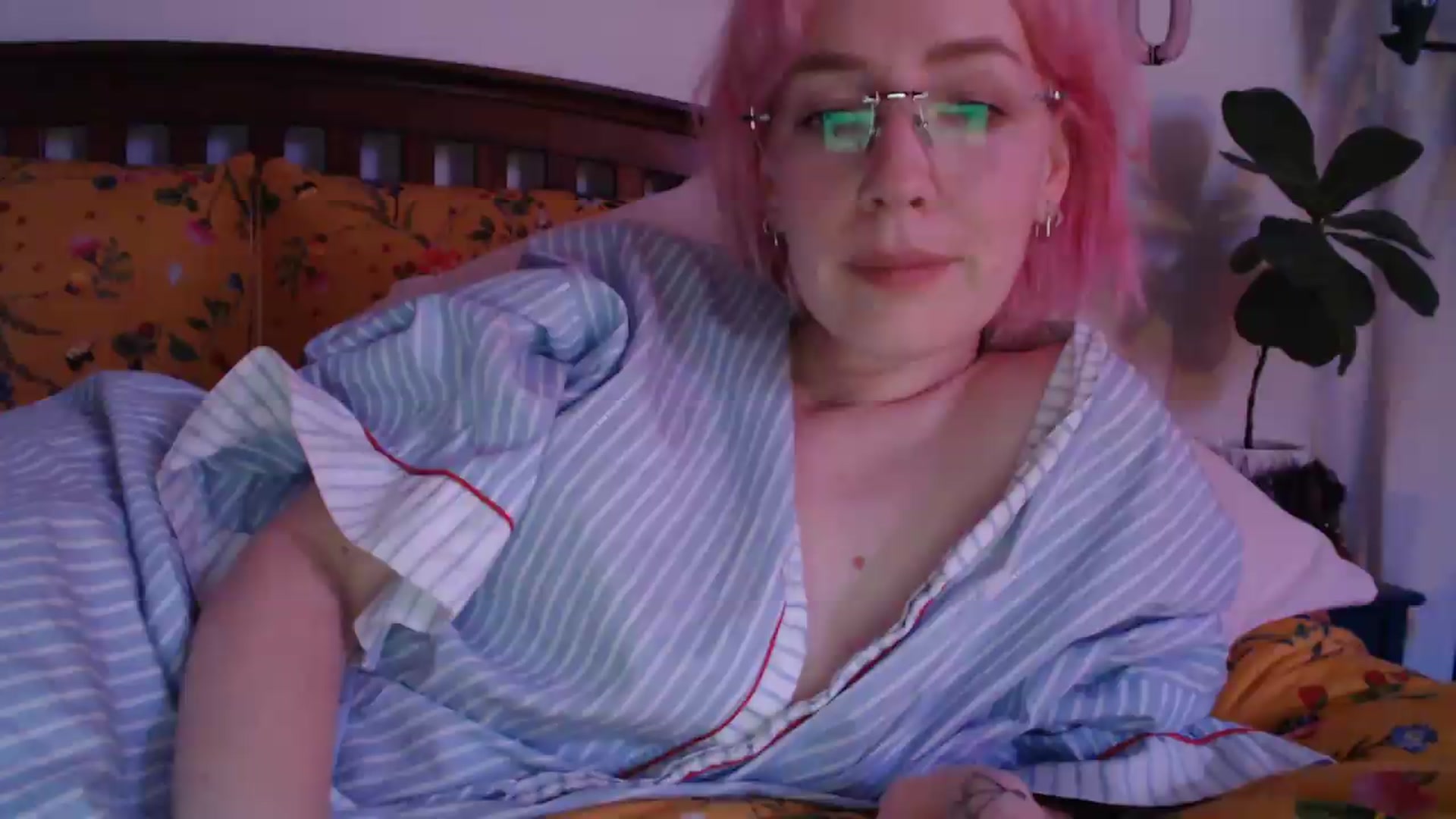 Gallery image thumbnail from NahlaHoney's myfreecams stream on, 06/19/2026, 04:37 image 16 of 20