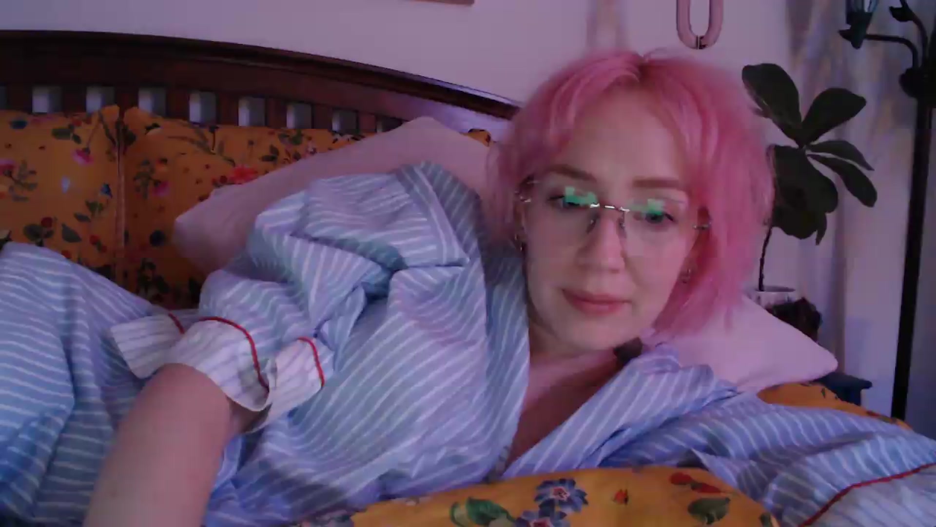 Gallery image thumbnail from NahlaHoney's myfreecams stream on, 06/19/2026, 04:37 image 10 of 20