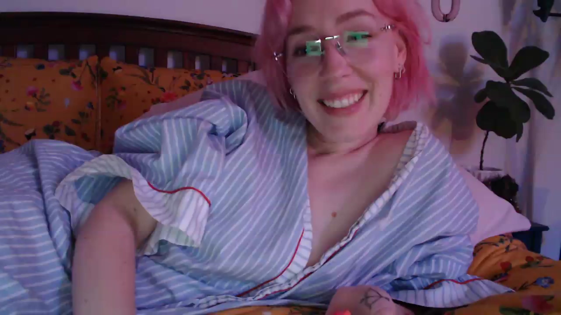 Gallery image thumbnail from NahlaHoney's myfreecams stream on, 06/19/2026, 04:37 image 18 of 20
