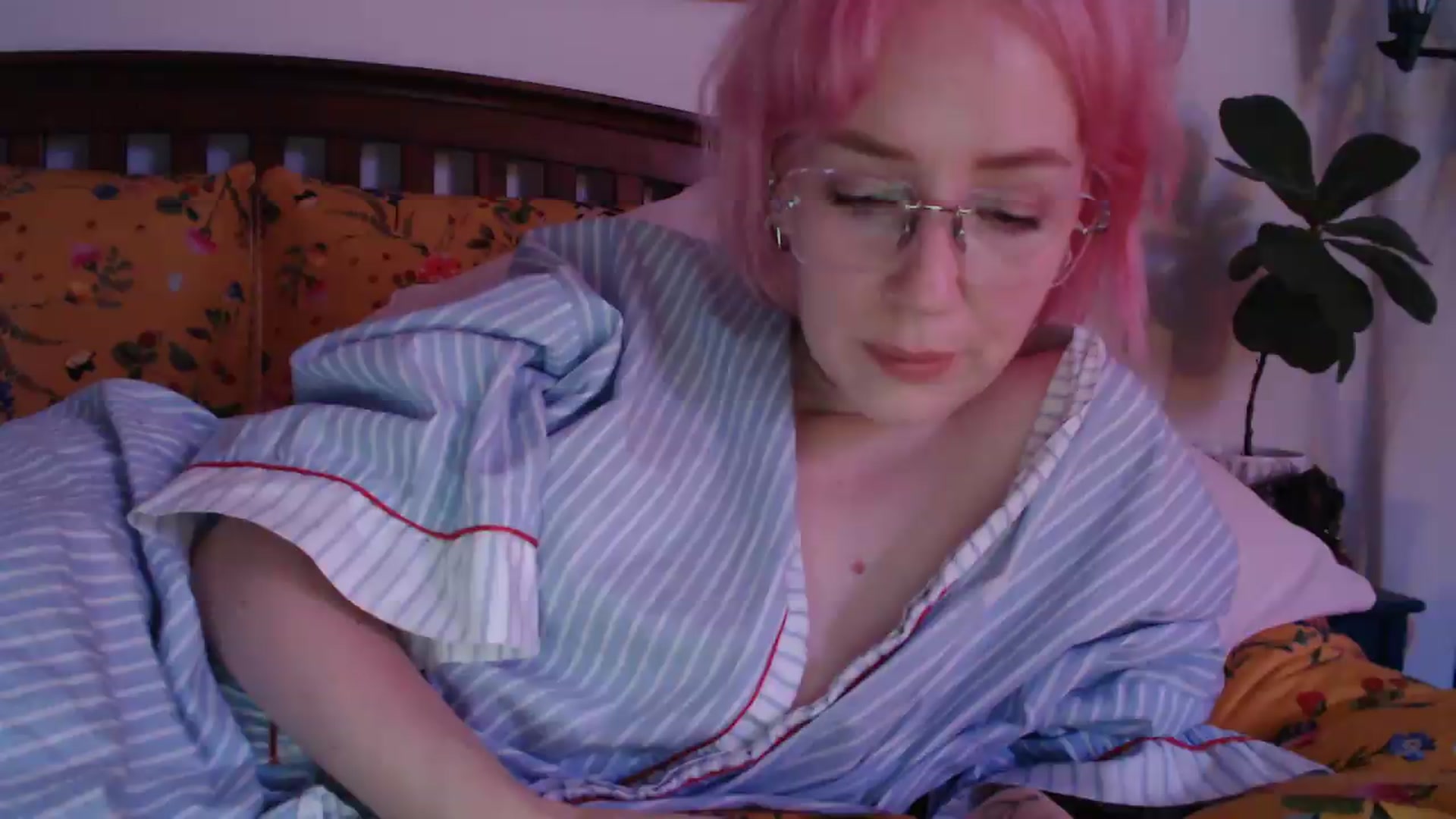 Gallery image thumbnail from NahlaHoney's myfreecams stream on, 06/19/2026, 04:37 image 15 of 20