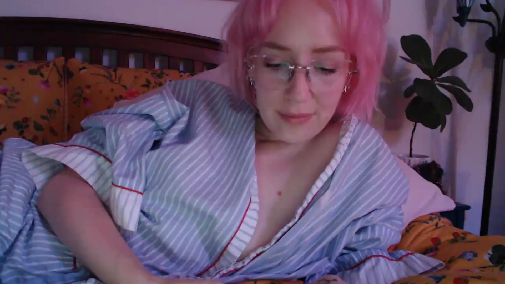 Gallery image thumbnail from NahlaHoney's myfreecams stream on, 06/19/2026, 04:37 image 12 of 20
