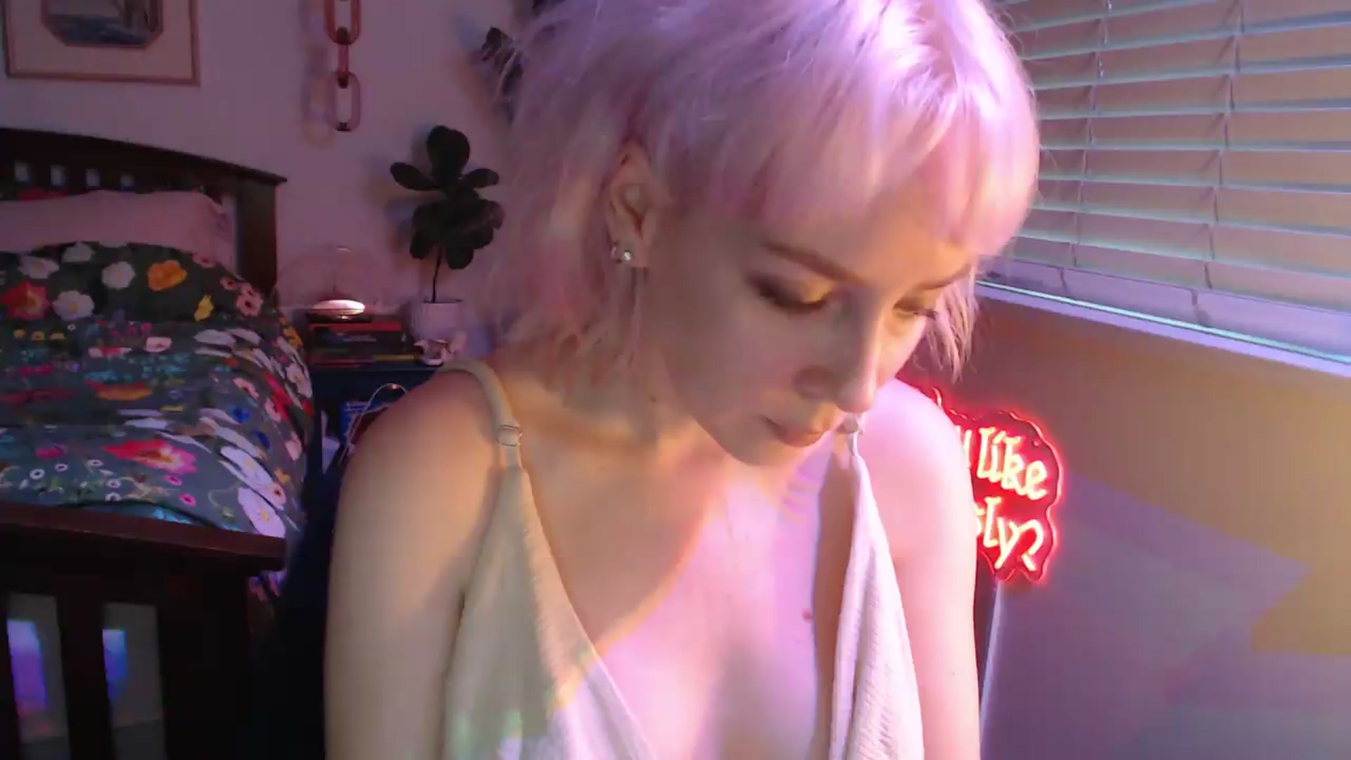 Gallery image thumbnail from NahlaHoney's myfreecams stream on, 08/31/2026, 03:39 image 8 of 20
