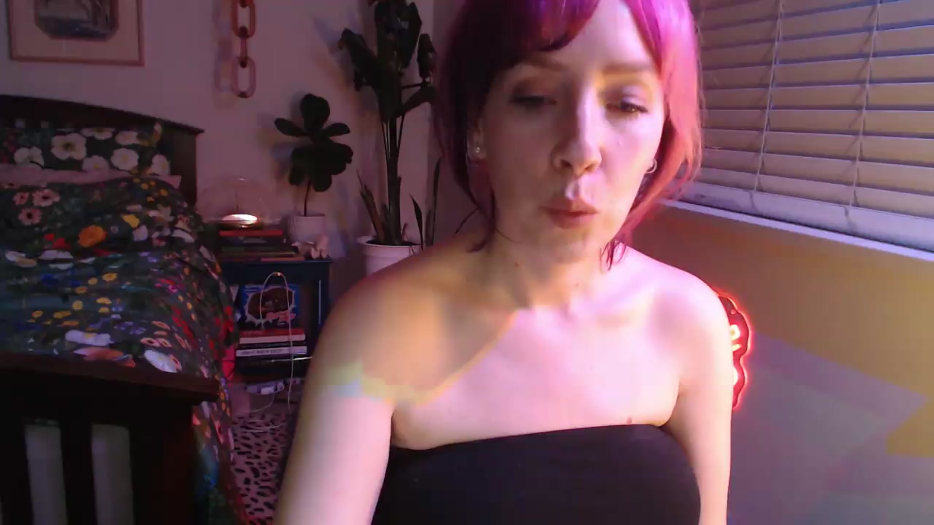Gallery image thumbnail from NahlaHoney's myfreecams stream on, 09/18/2026, 03:49 image 18 of 20