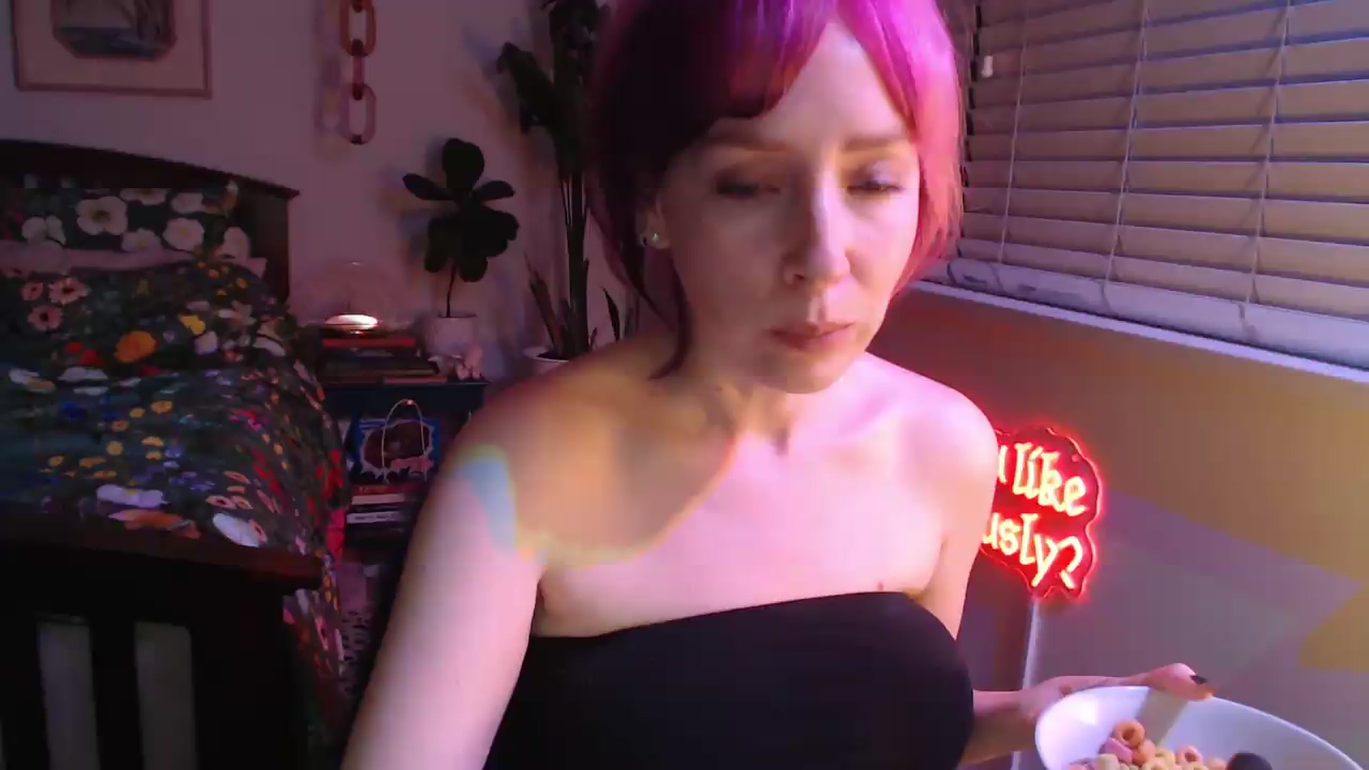 Gallery image thumbnail from NahlaHoney's myfreecams stream on, 09/18/2026, 03:49 image 8 of 20