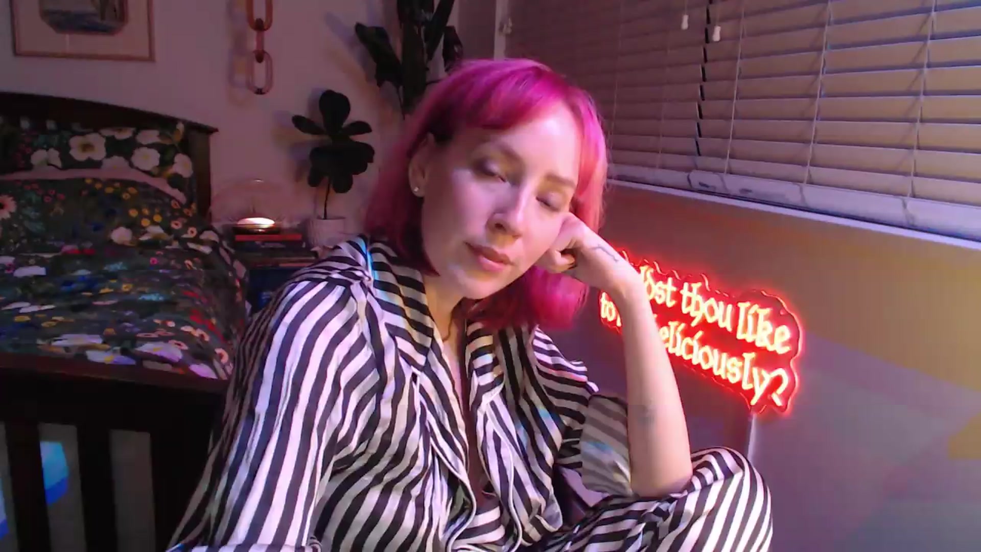 Gallery image thumbnail from NahlaHoney's myfreecams stream on, 09/24/2026, 03:59 image 14 of 20
